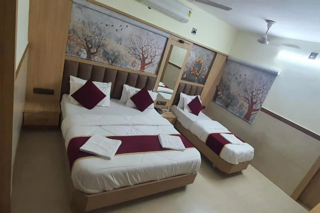 View (from property/room), Bed in Hotel Shreenidhi Dwarka