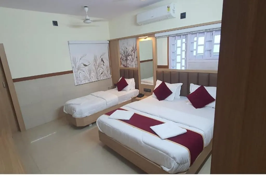View (from property/room), Bed in Hotel Shreenidhi Dwarka