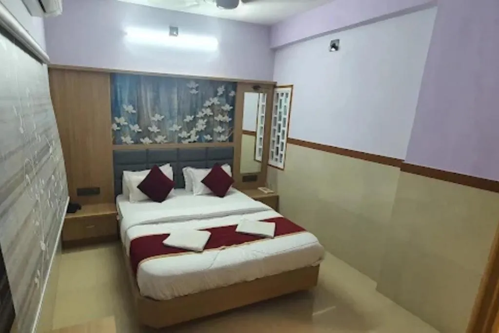 View (from property/room), Bed in Hotel Shreenidhi Dwarka