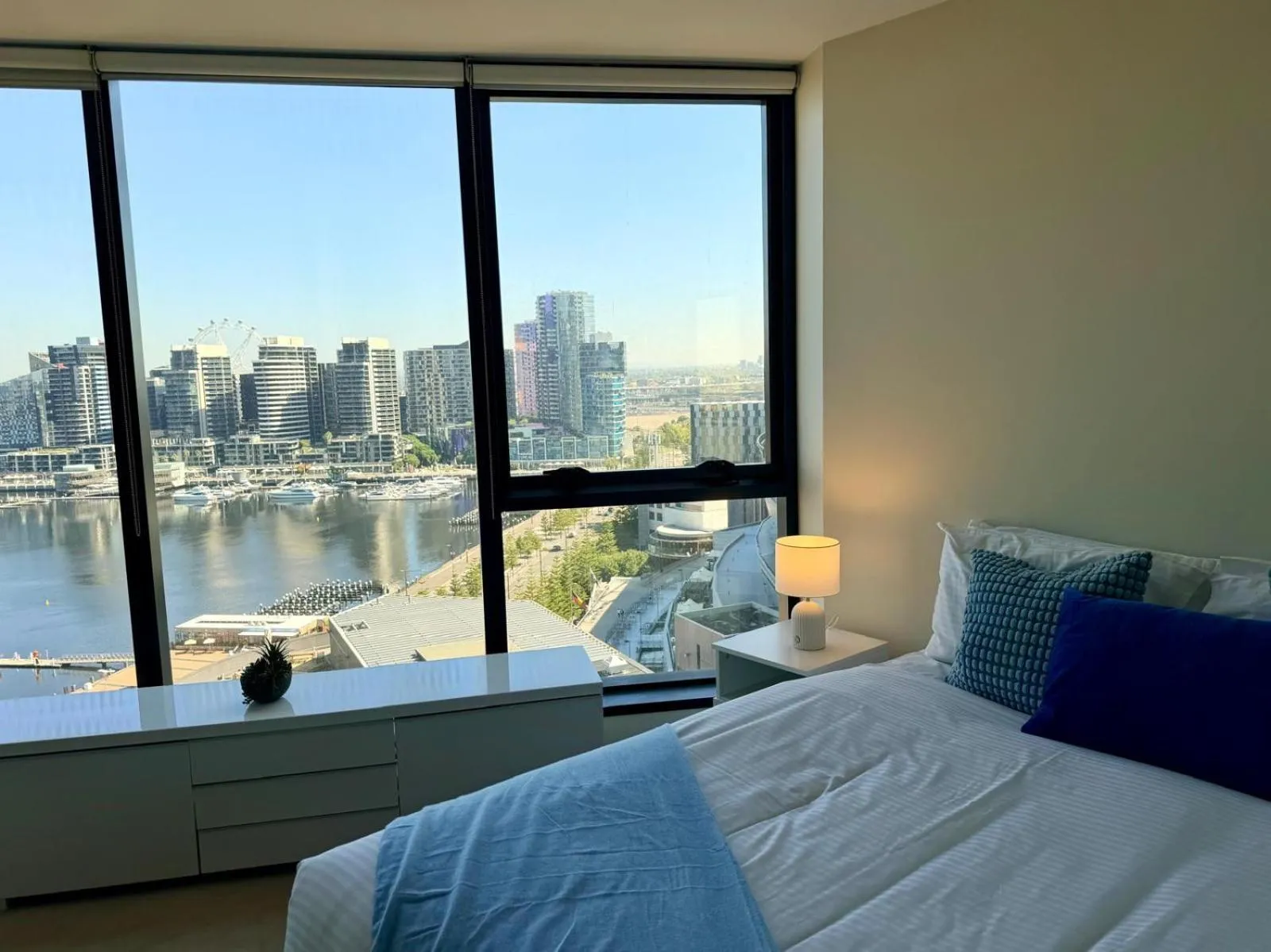 Bedroom, Bed in Readyset Apartments at Stadium South