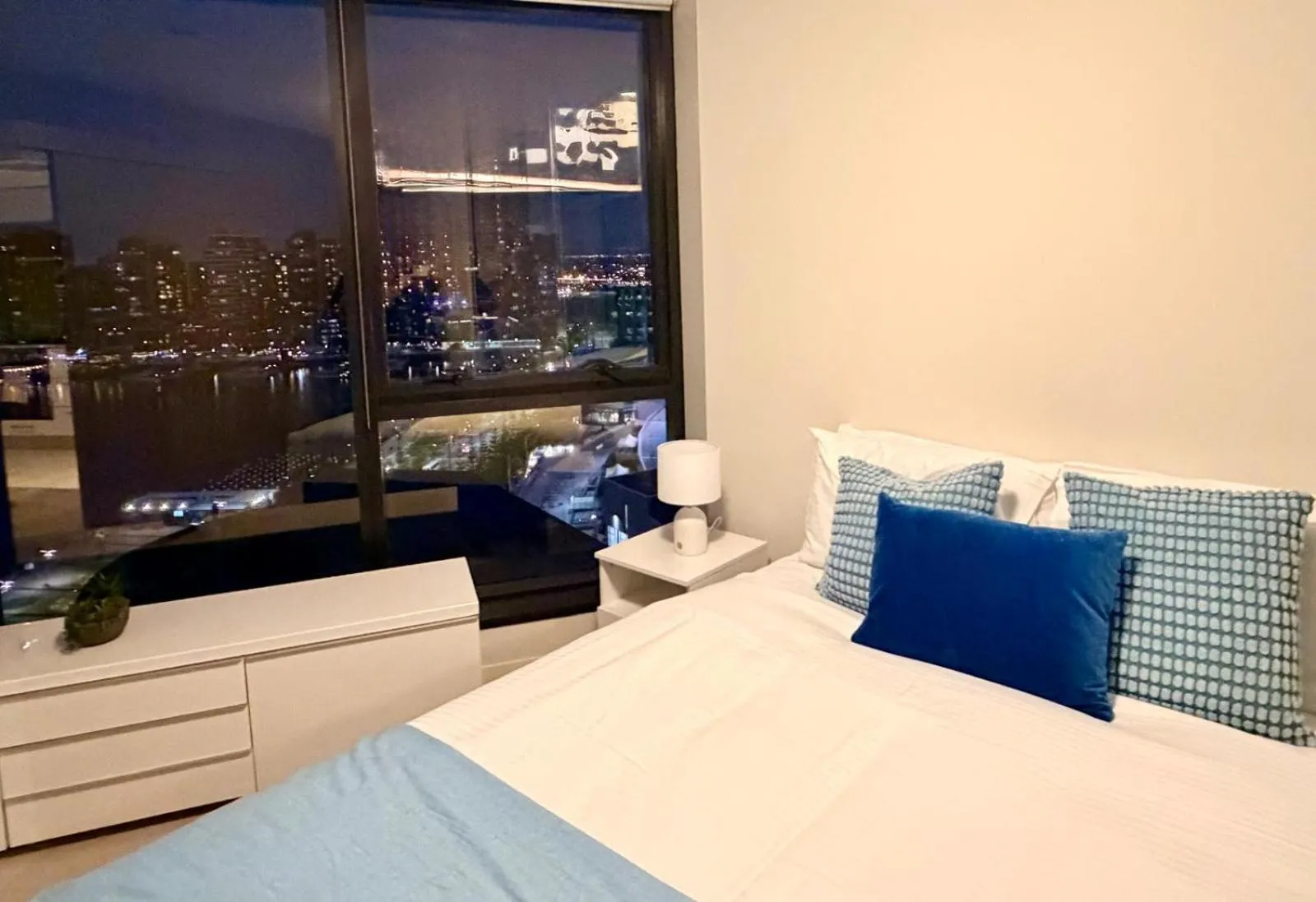 Bedroom, Bed in Readyset Apartments at Stadium South