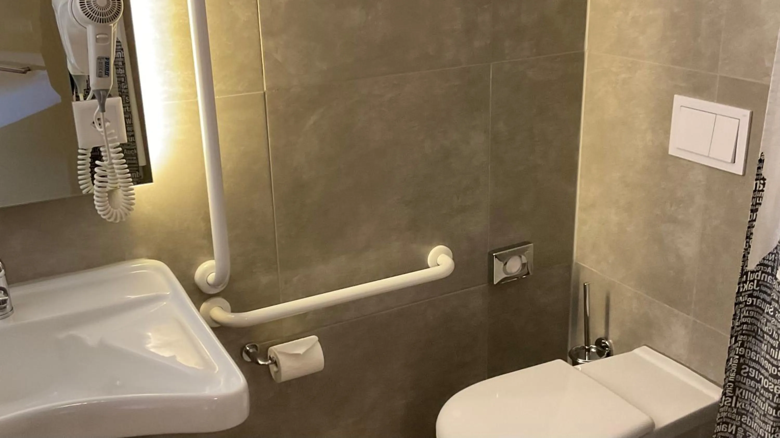 Toilet in Hotel Liberty Self Check-In