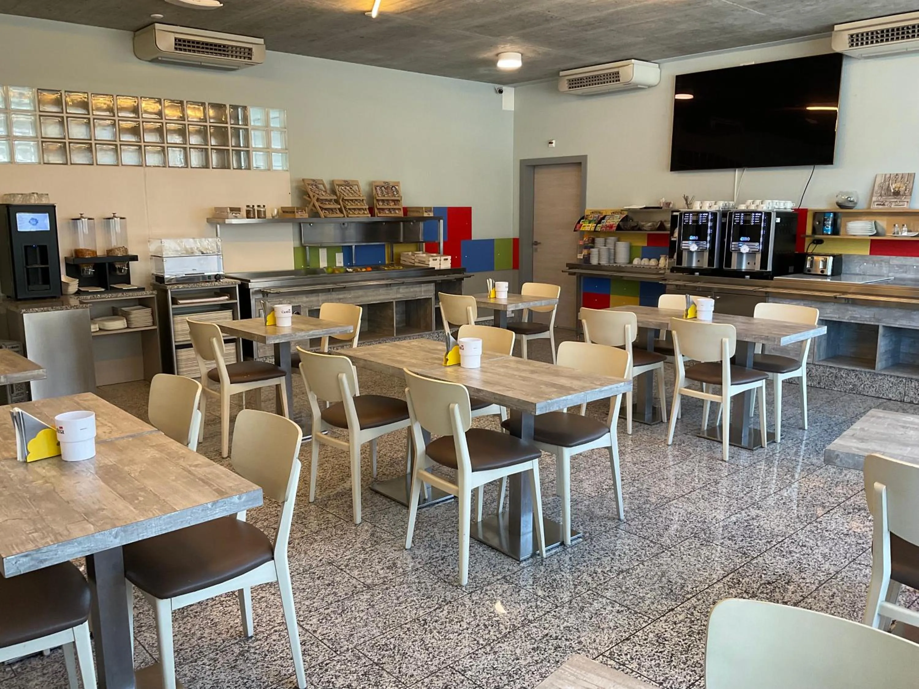 Food and drinks in Hotel Liberty Self Check-In