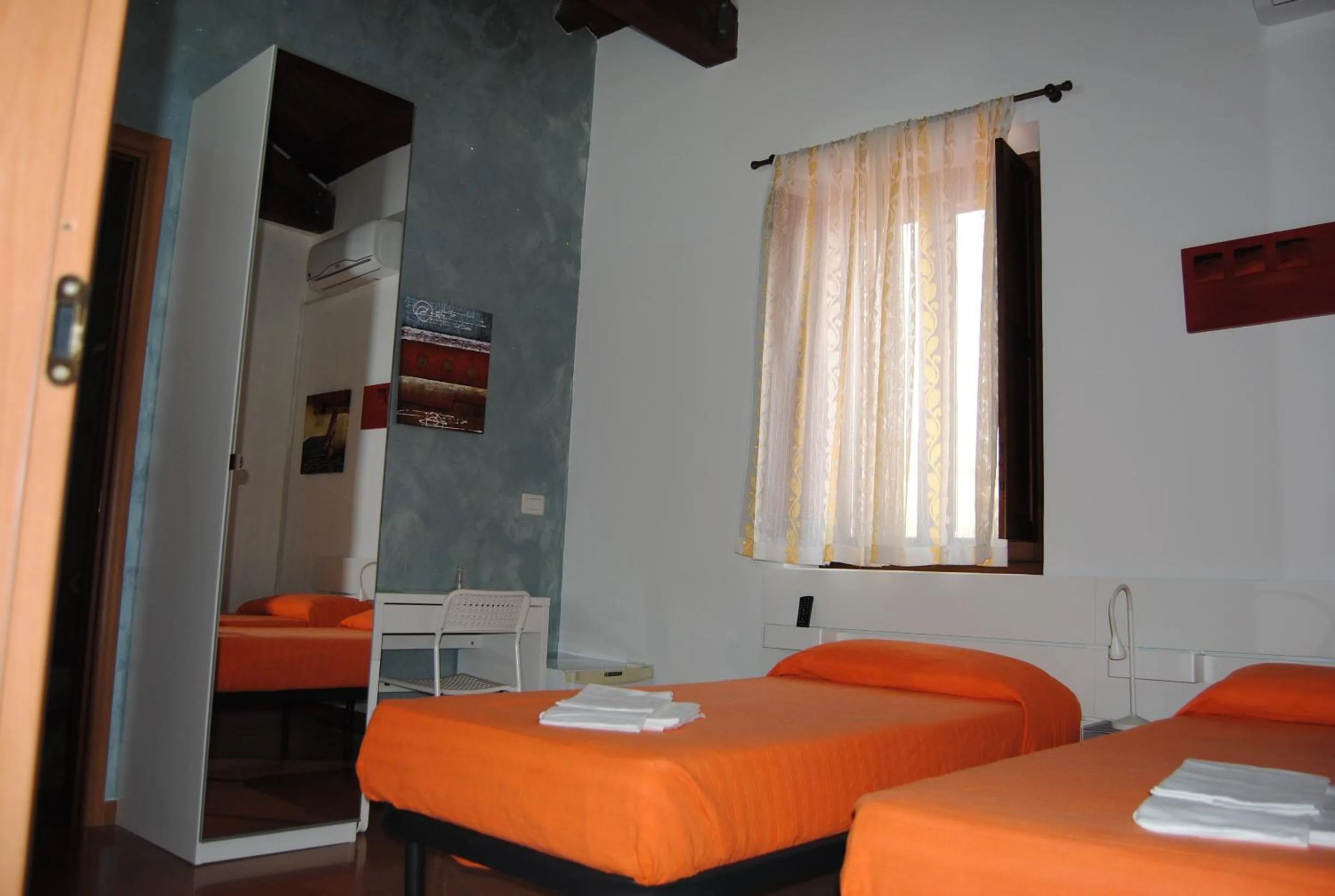 Twin Room with Private Bathroom - single occupancy in Hotel Ristorante Solelago