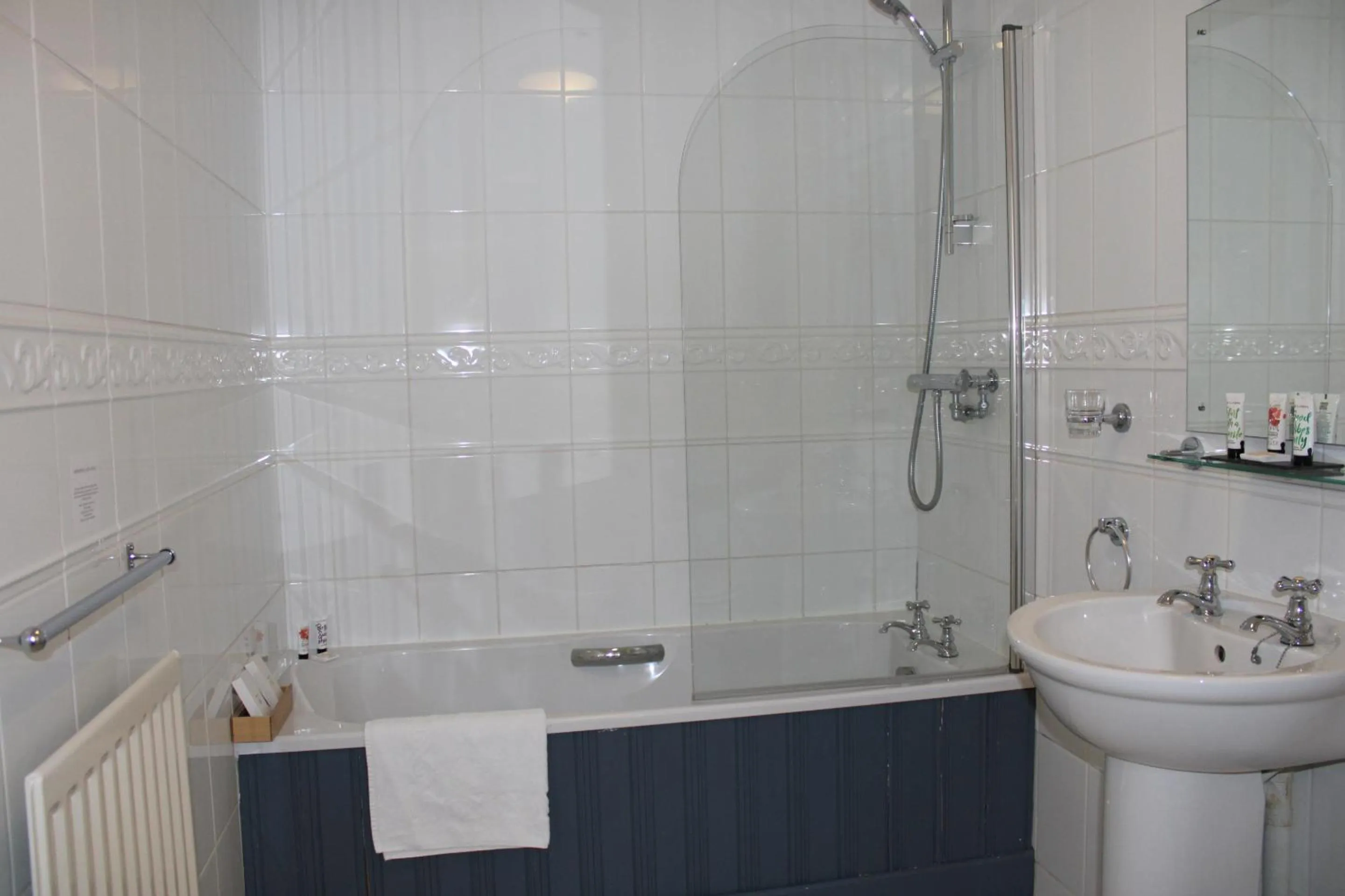 Bathroom in The Birdham Hotel & Restaurant