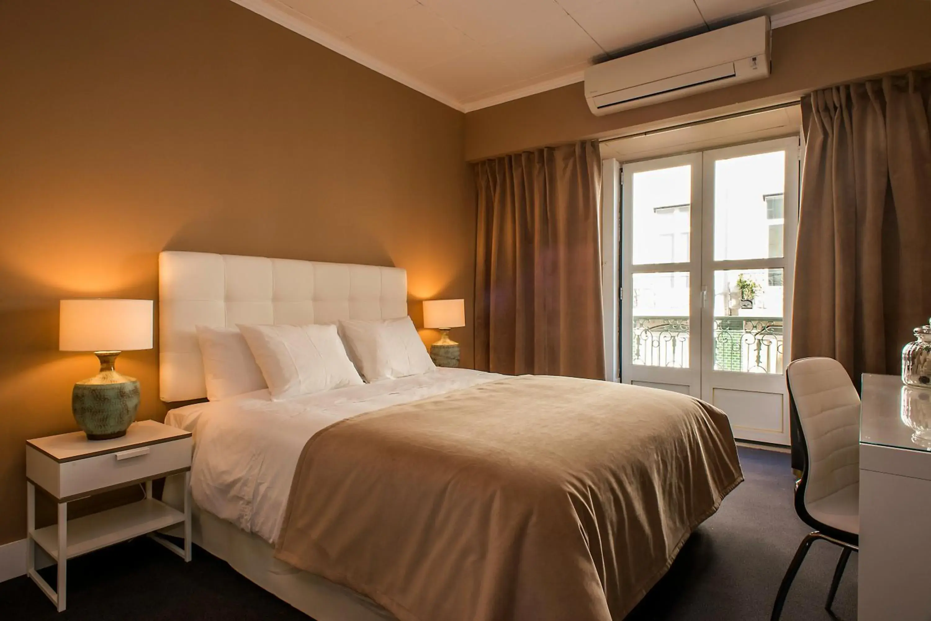 Suite with Balcony in PH Downtown Suites Suite with Balcony in PH Downtown Suites