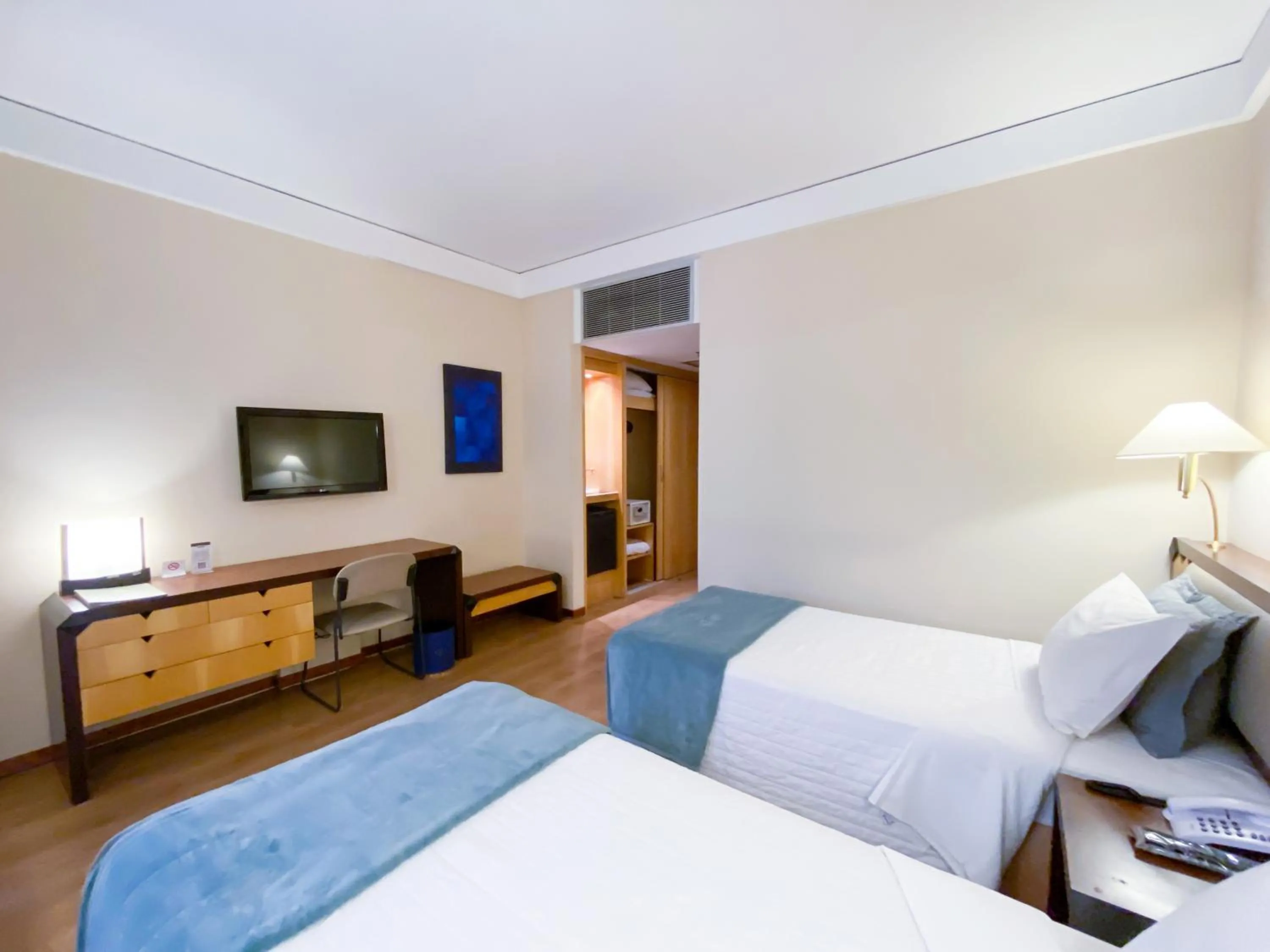 Bed in Golden Tower Pinheiros by Fênix Hotéis