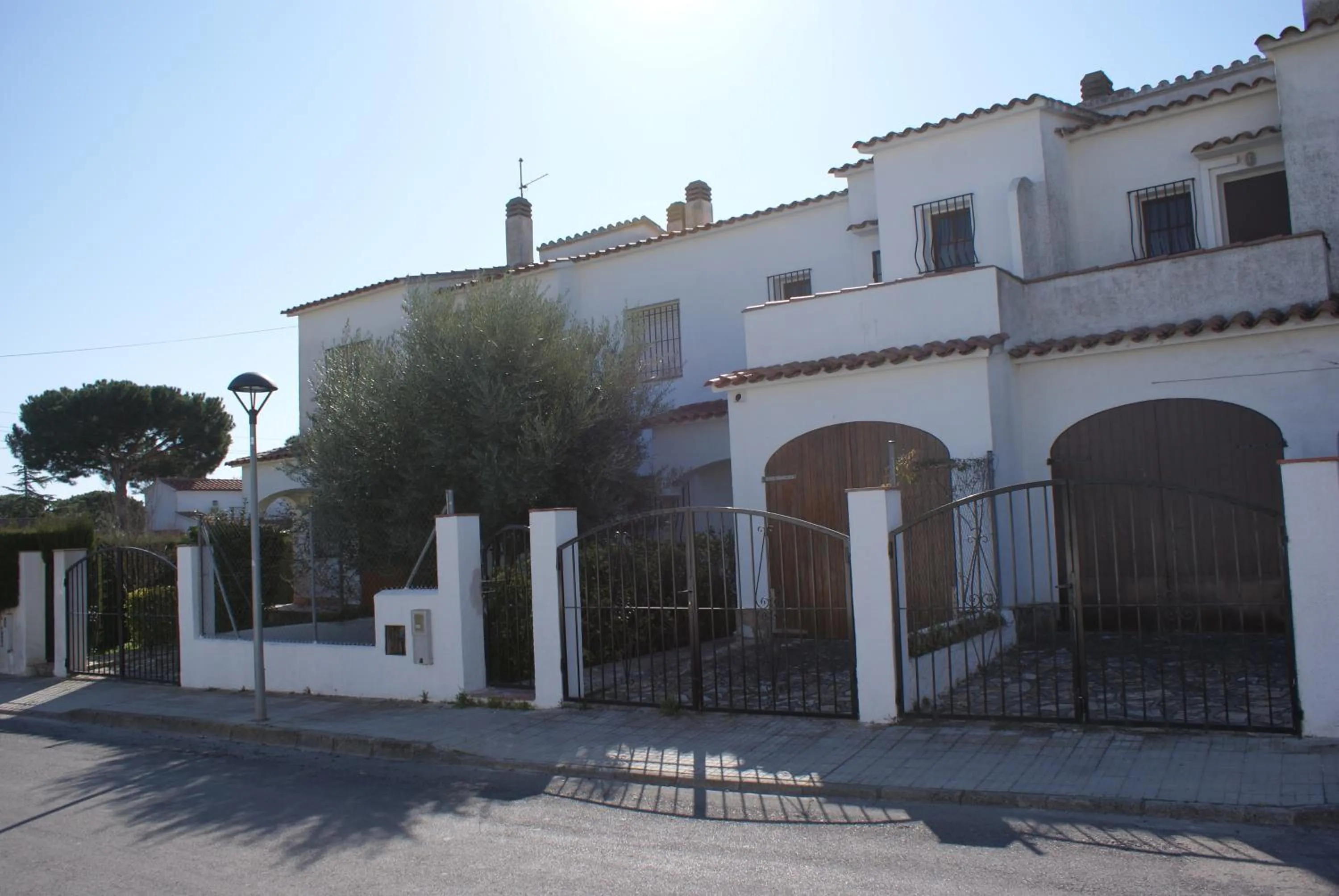 Facade/entrance in Casa la Flor