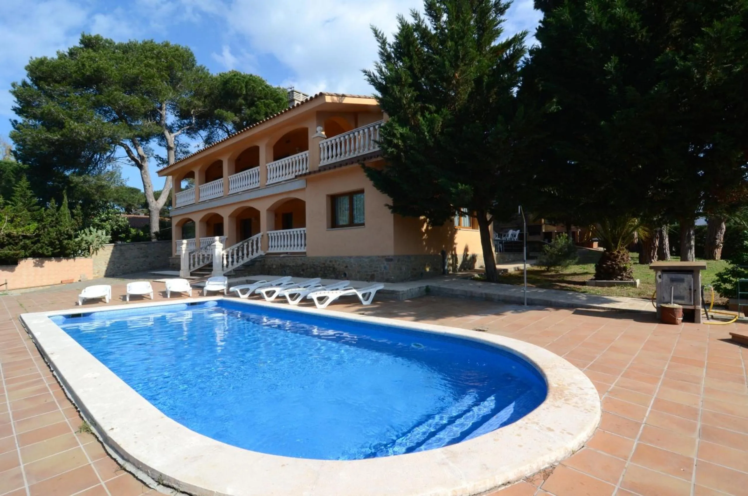 Swimming pool in Museu Baixos