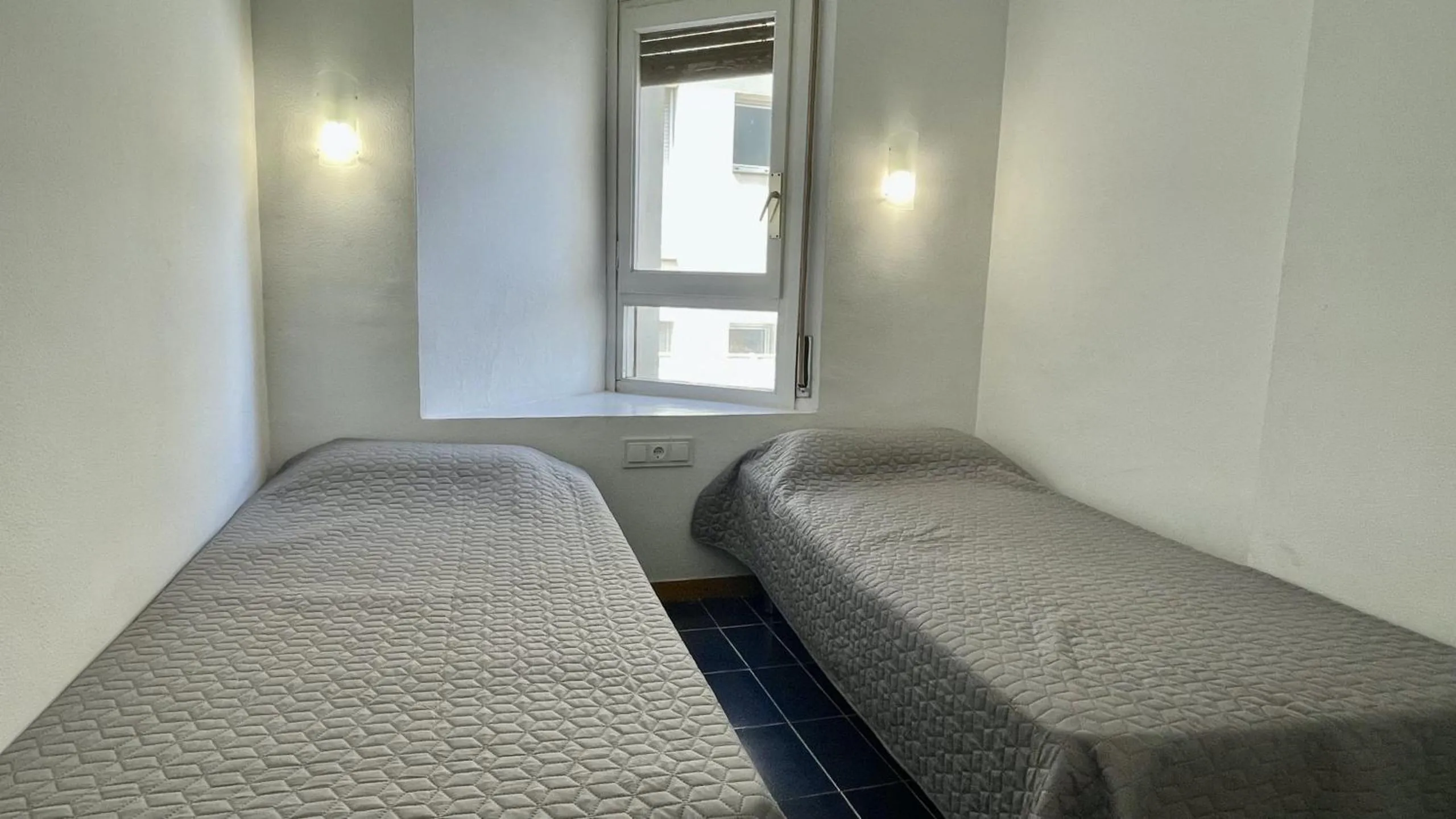 Bedroom, Bed in Passeig Del Mar 01