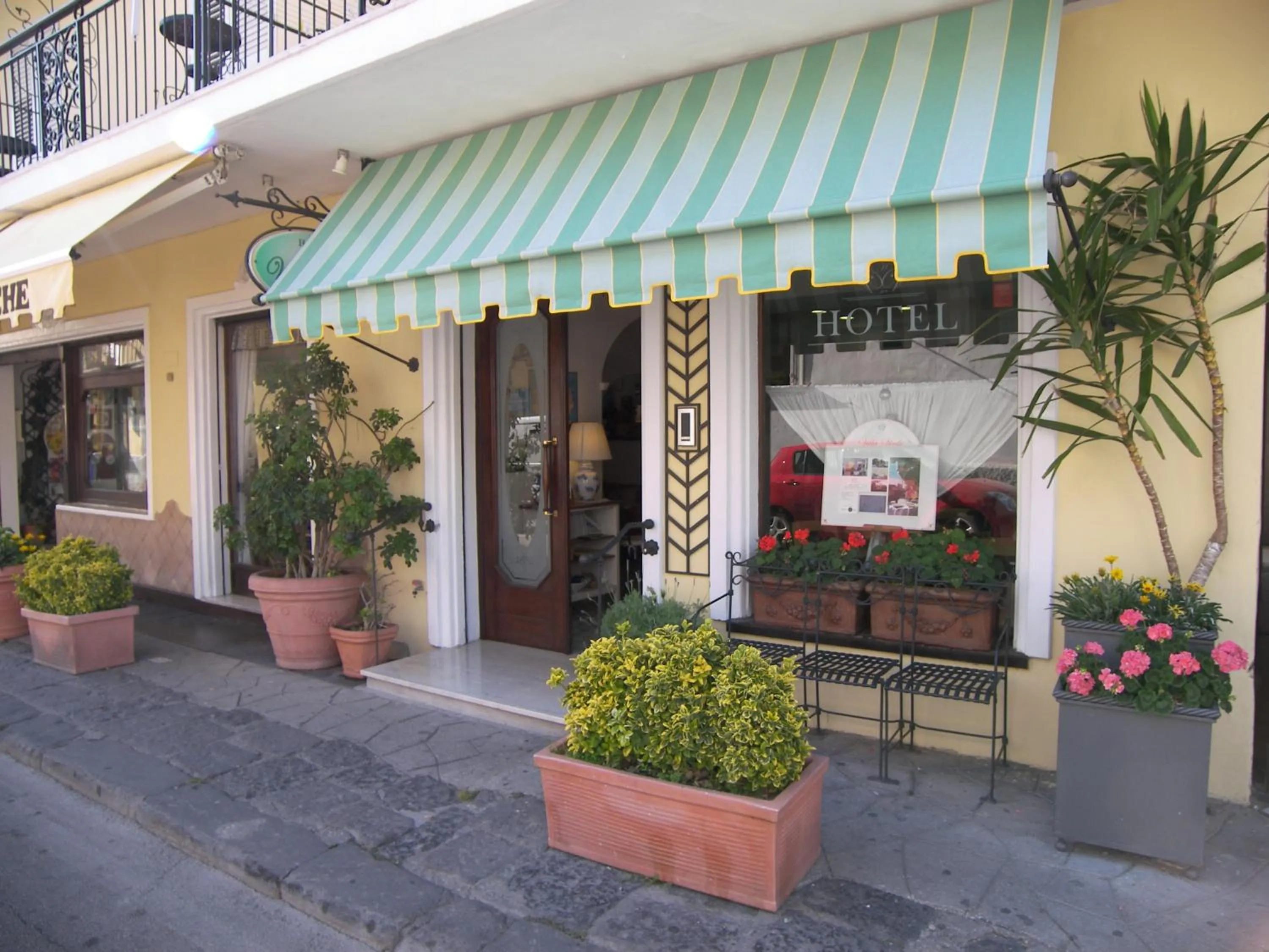 Facade/entrance in Hotel Villa Verde