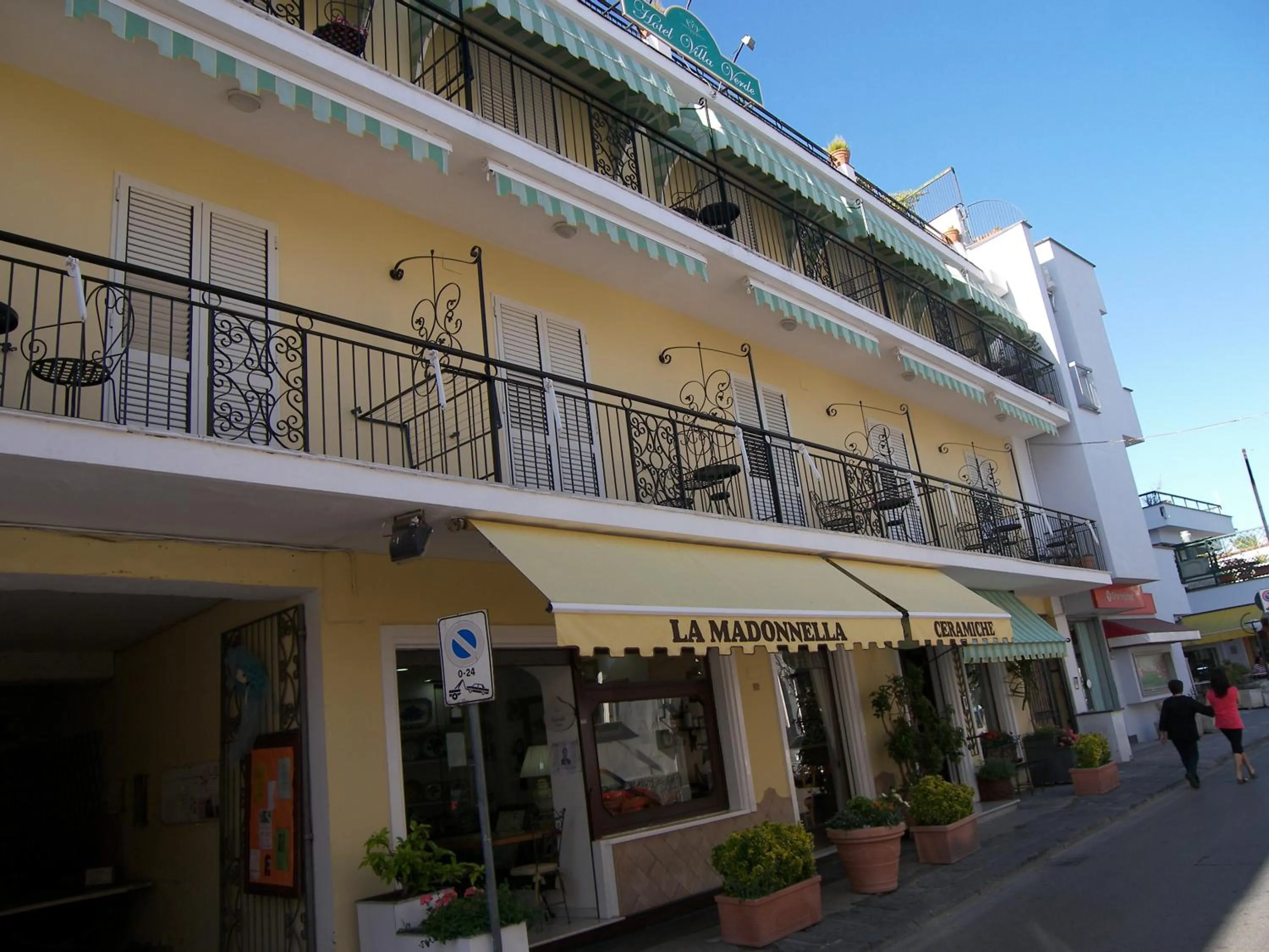 Facade/entrance in Hotel Villa Verde