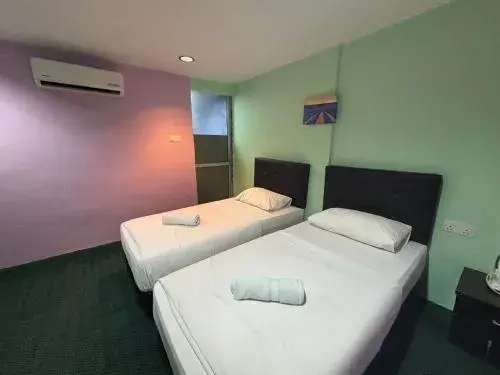 Deluxe Twin Room in Hotel O Peneka Inn Deluxe Twin Room in Hotel O Peneka Inn