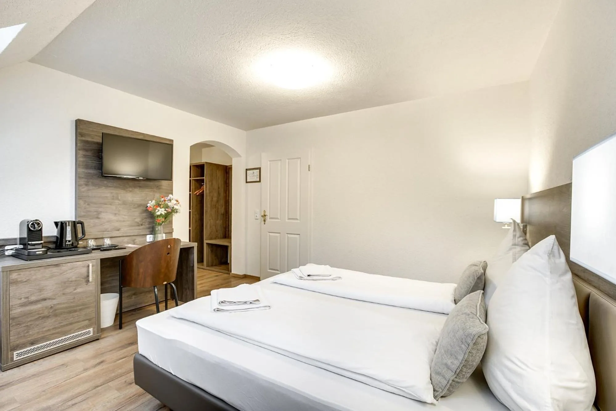 Property building, Bed in Hotel Relais Königsberg