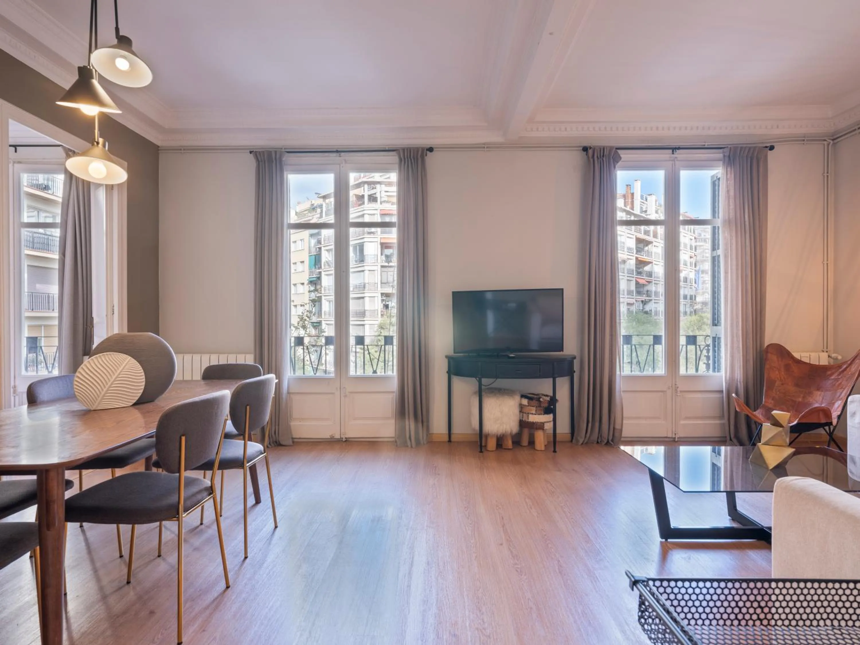 Dining area in Numa I Caja Apartments