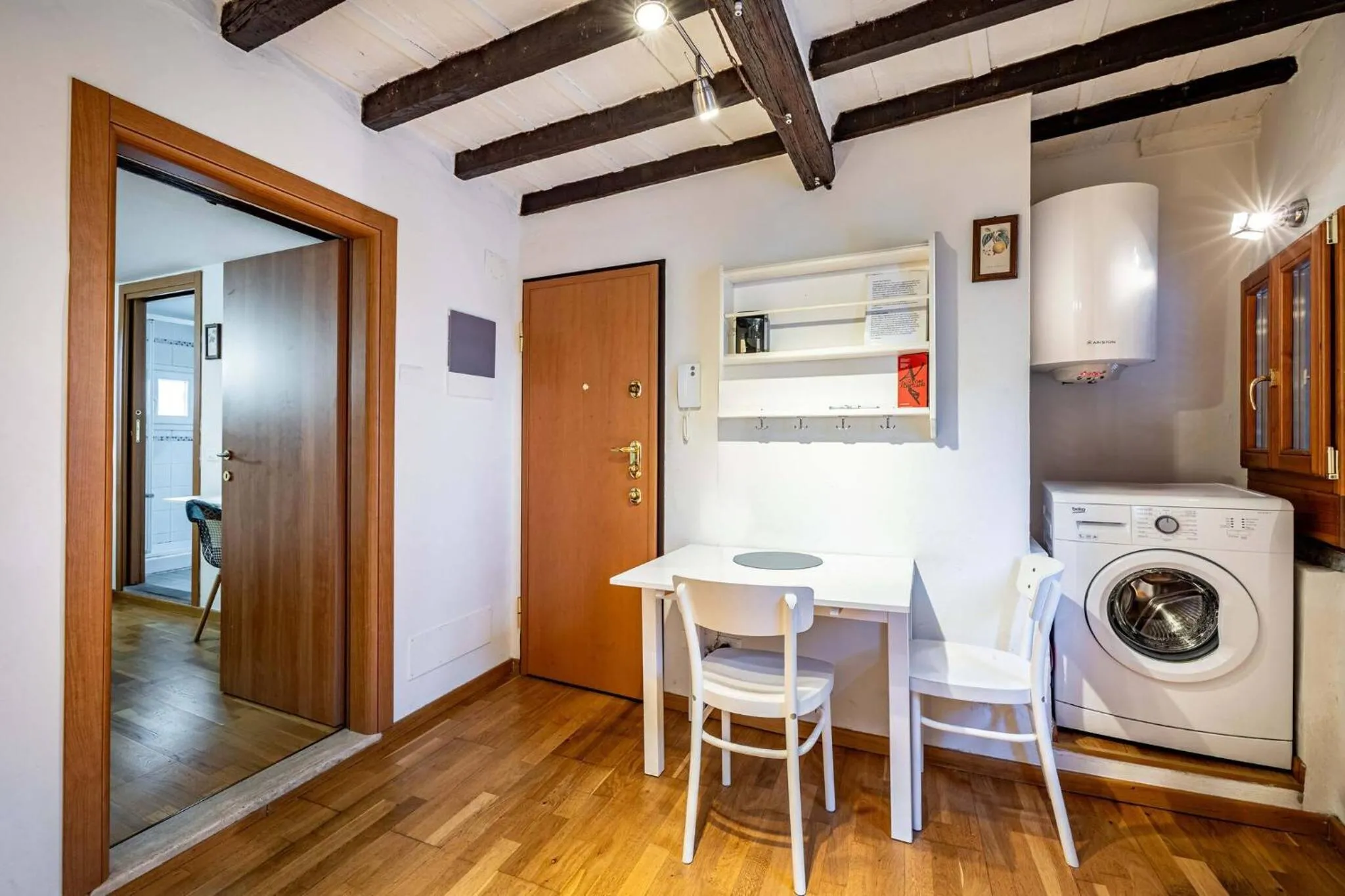 Roommo Carmine