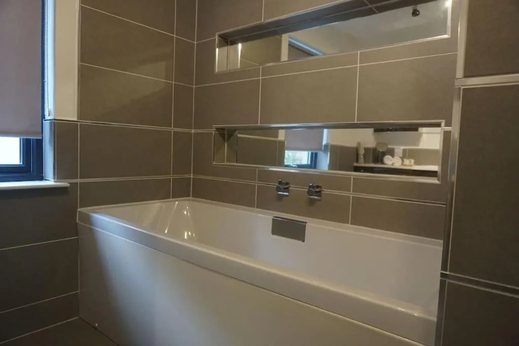 Shower in Stac Polly Lodge