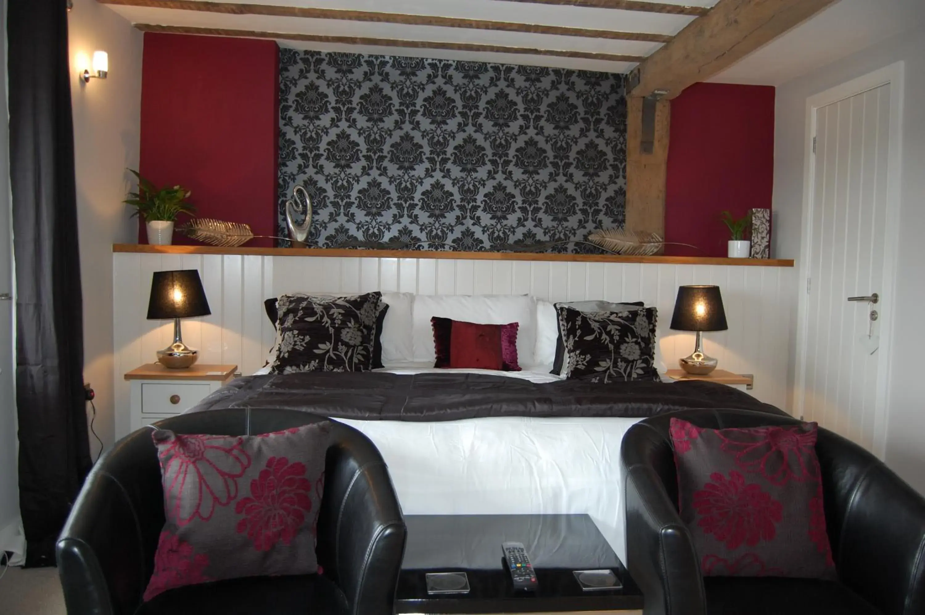 Double or Twin Room with Garden View - single occupancy in Haydens Double or Twin Room with Garden View - single occupancy in Haydens