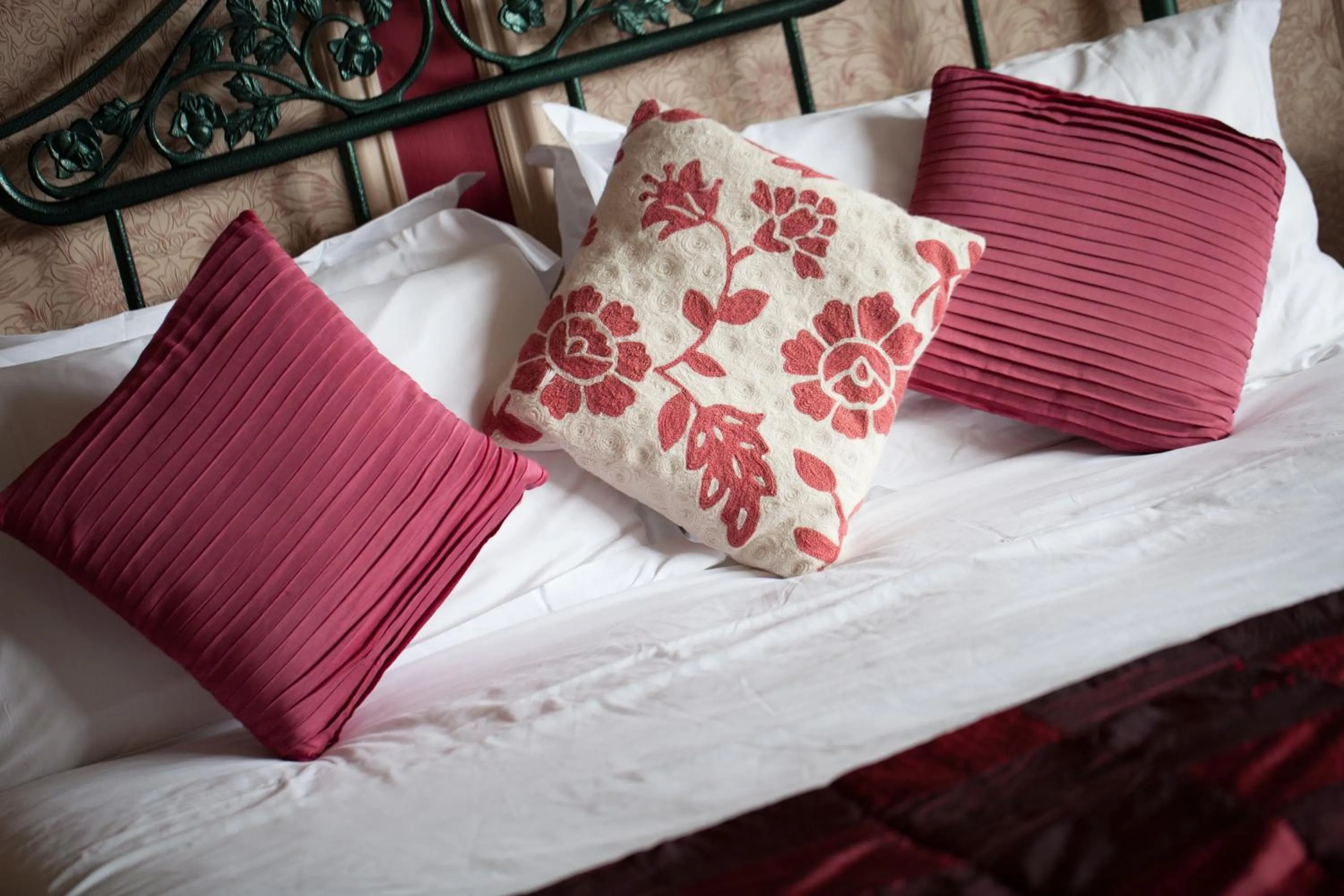 King Room with Garden View - single occupancy in Haydens