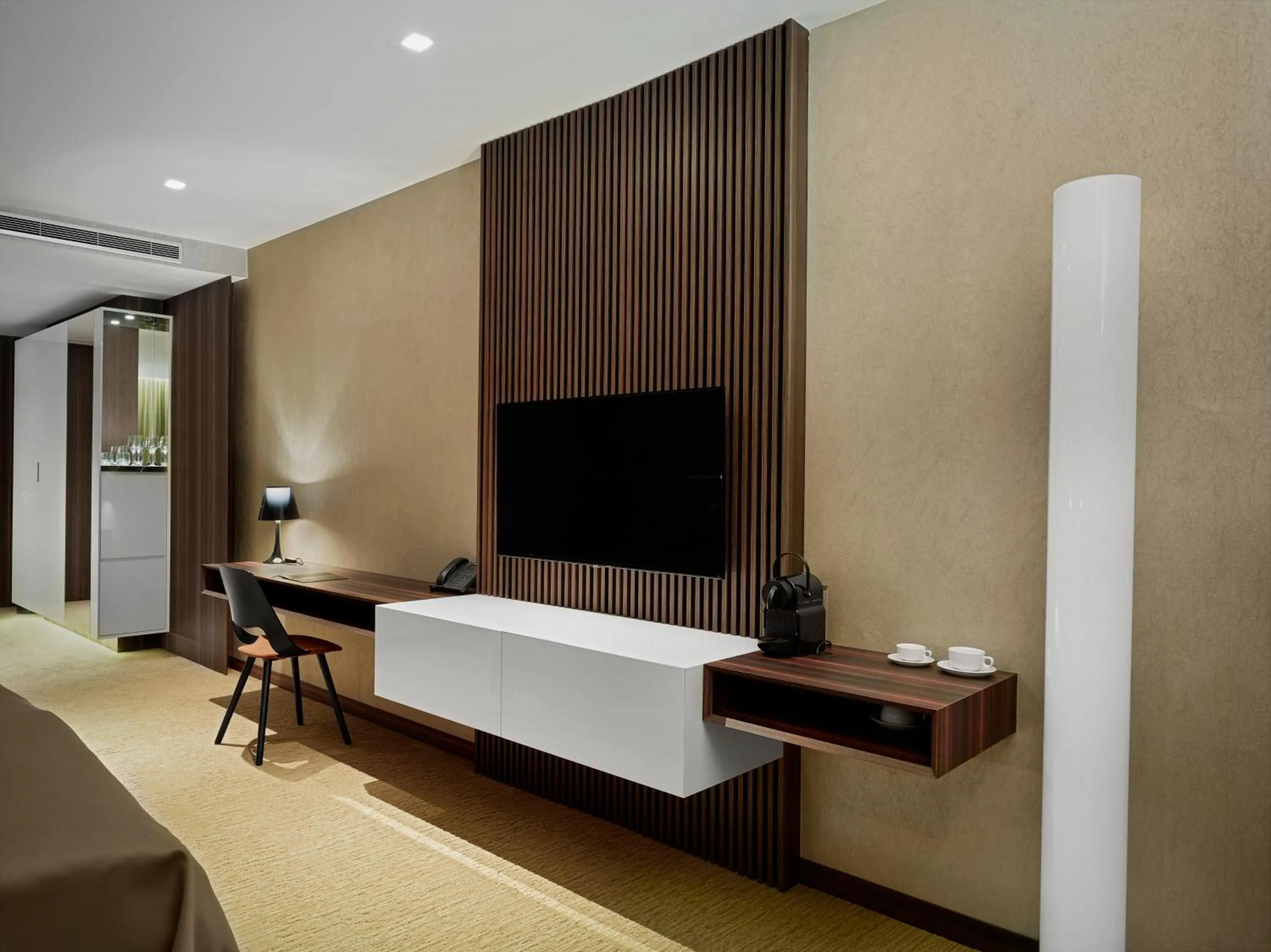 TV and multimedia, Bed in Theatre Hotel