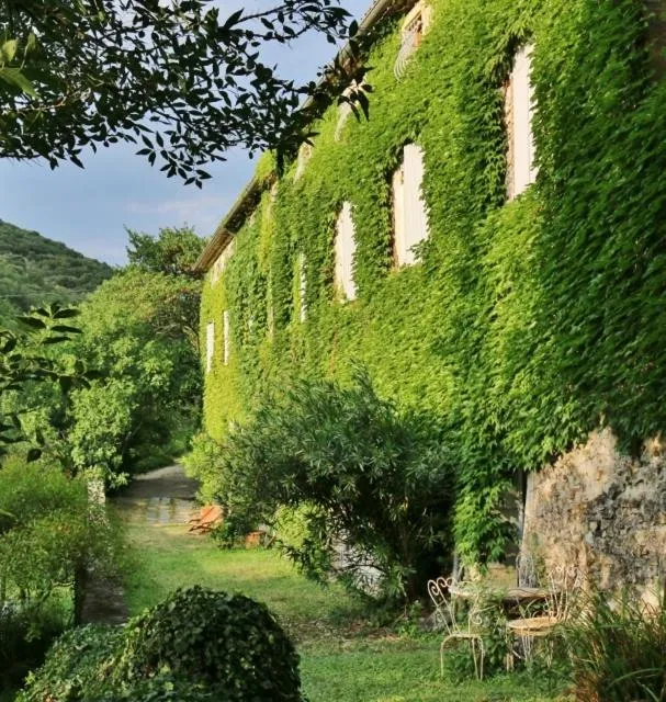 Property building in Le Moulinage