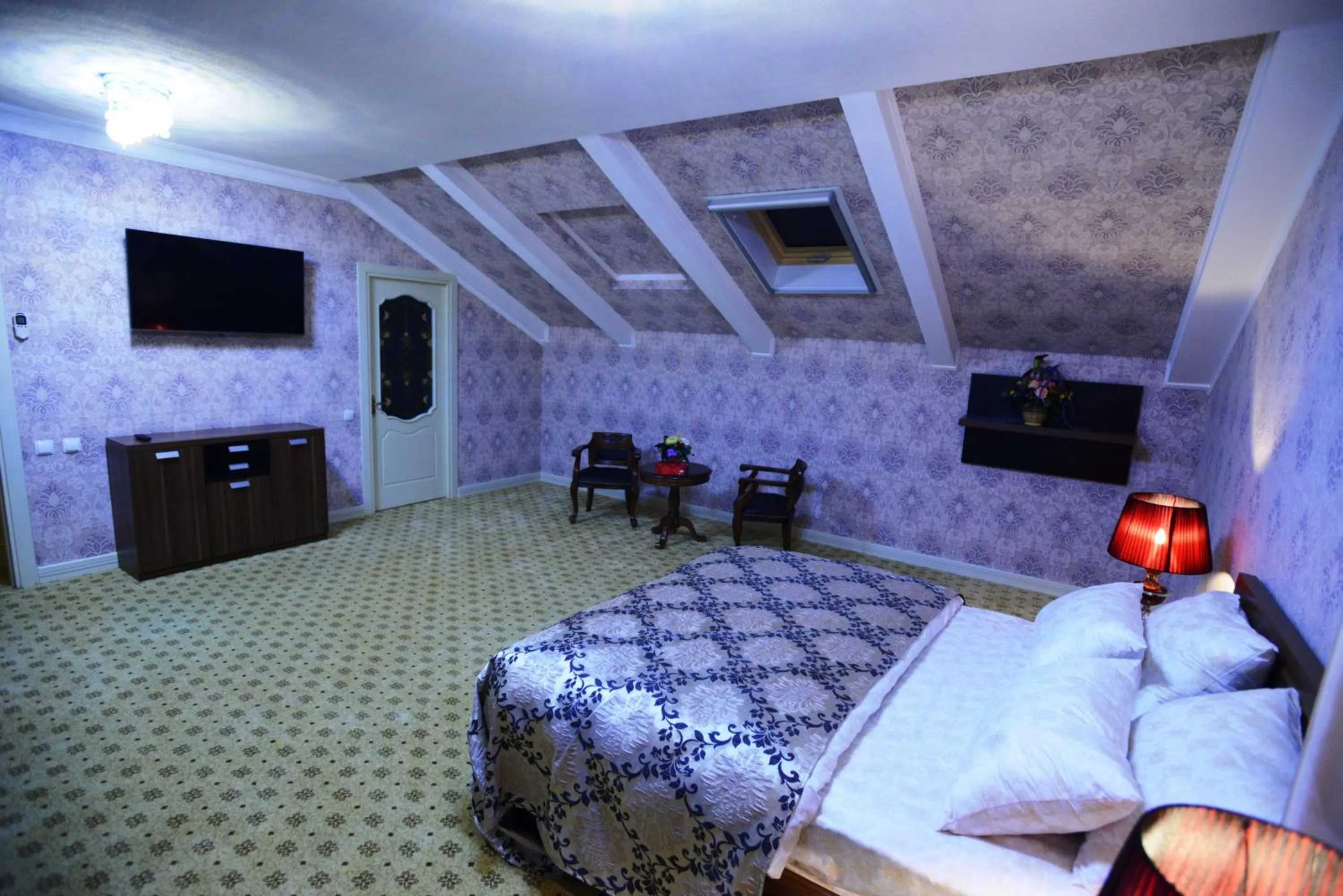 Photo of the whole room, Bed in City Line Boutique Hotel