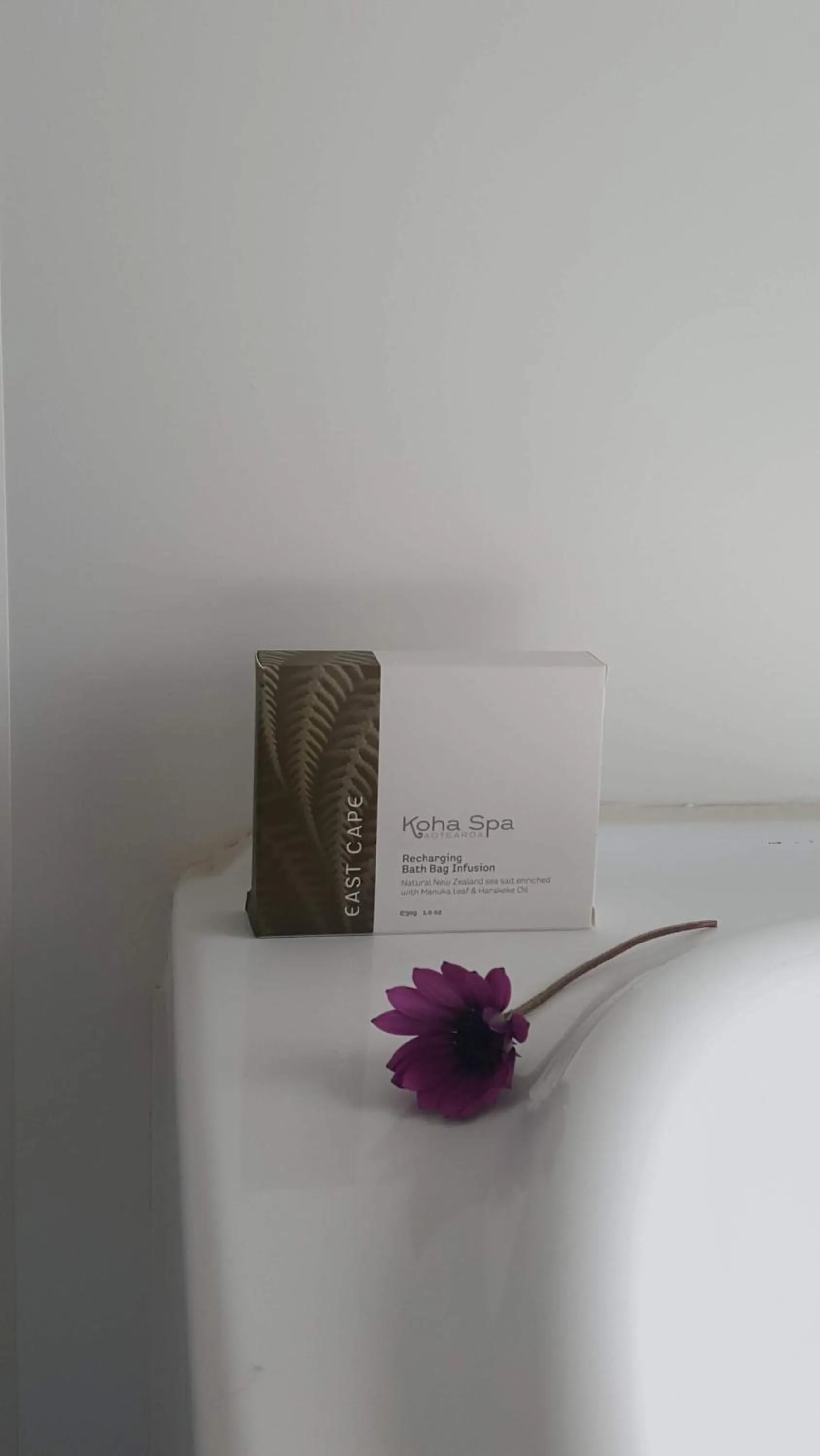 Bathroom, Bed in Kaka Point Spa Accommodation - Catlins