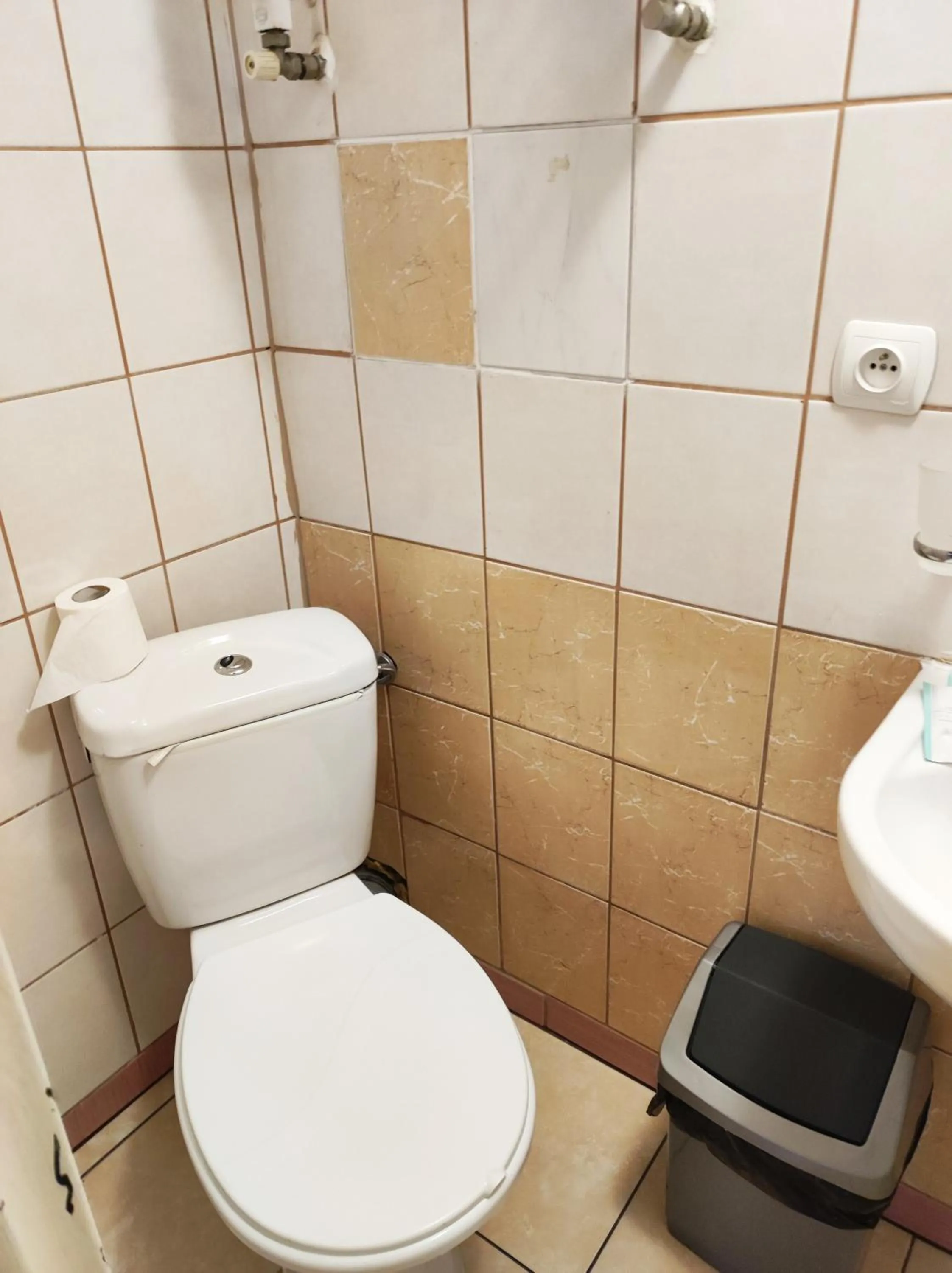 Bathroom in OWR Relax - Hostel położony blisko atrakcji turystycznych