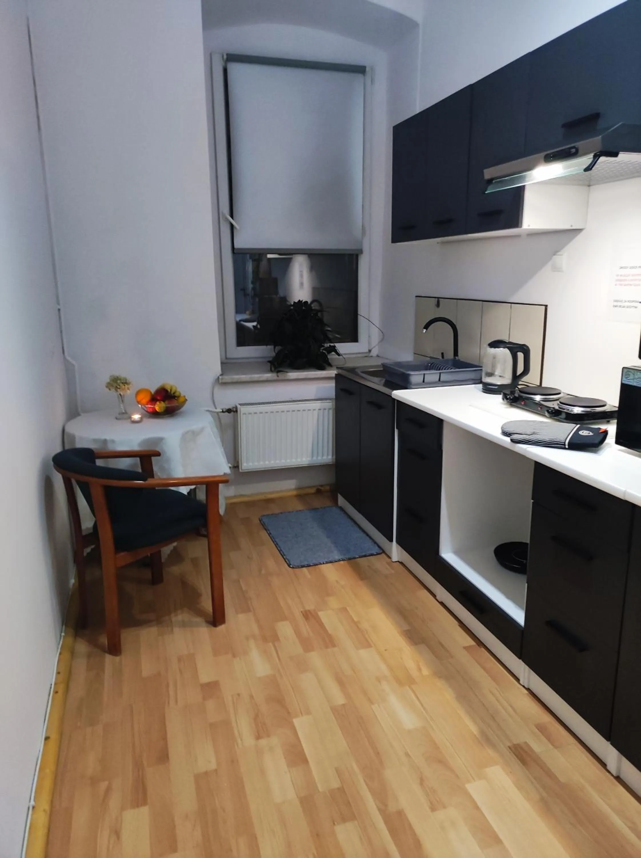 Kitchen or kitchenette in OWR Relax - Hostel położony blisko atrakcji turystycznych