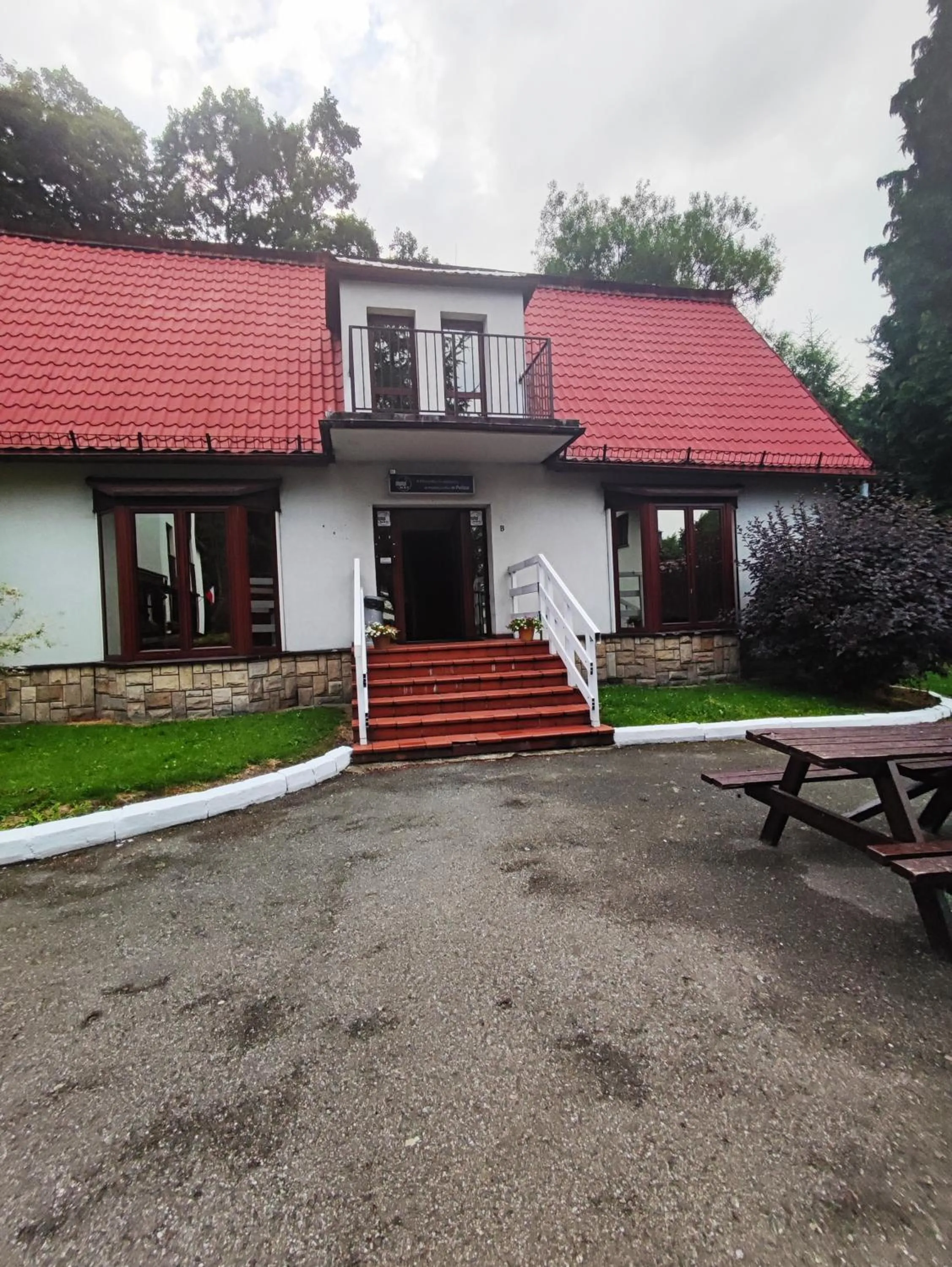 Property building in OWR Relax - Hostel położony blisko atrakcji turystycznych