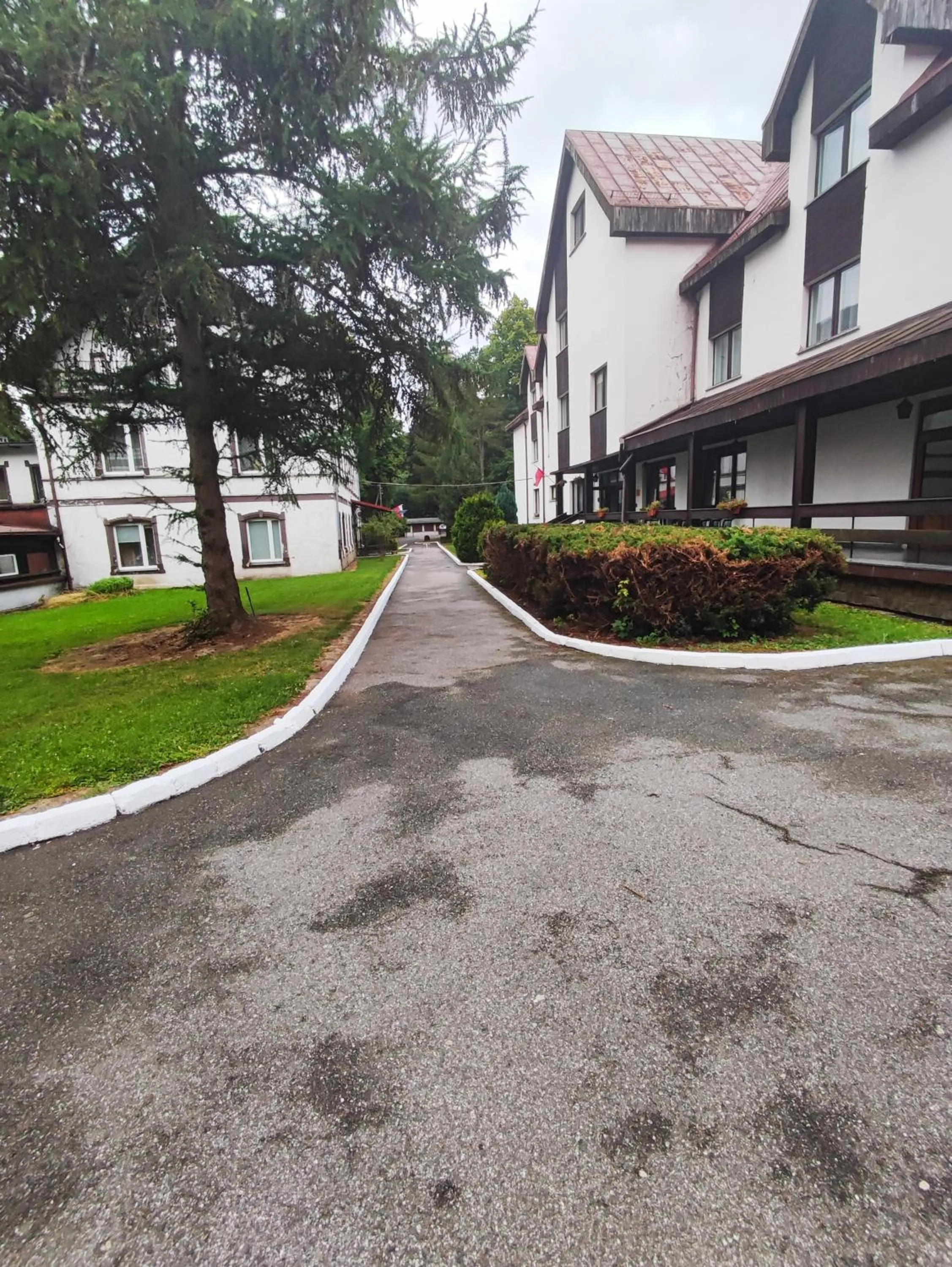 Property building in OWR Relax - Hostel położony blisko atrakcji turystycznych