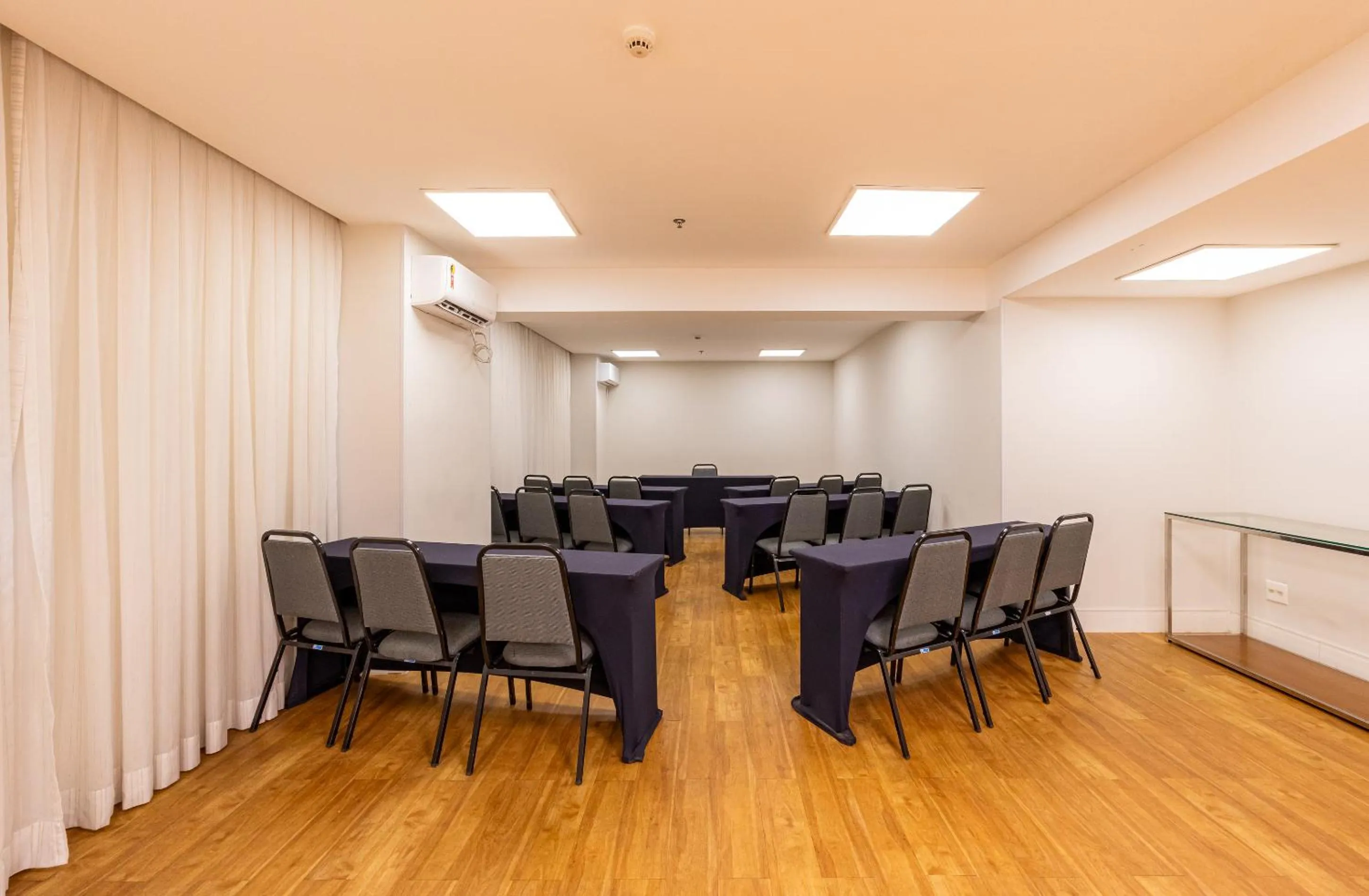 Meeting/conference room in B&B HOTEL Rio Copacabana Forte