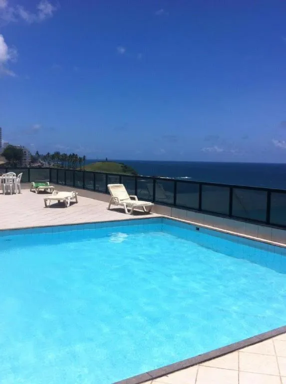Swimming pool in Flat Vista Mar Frente ou Lateral na Barra em Salvador