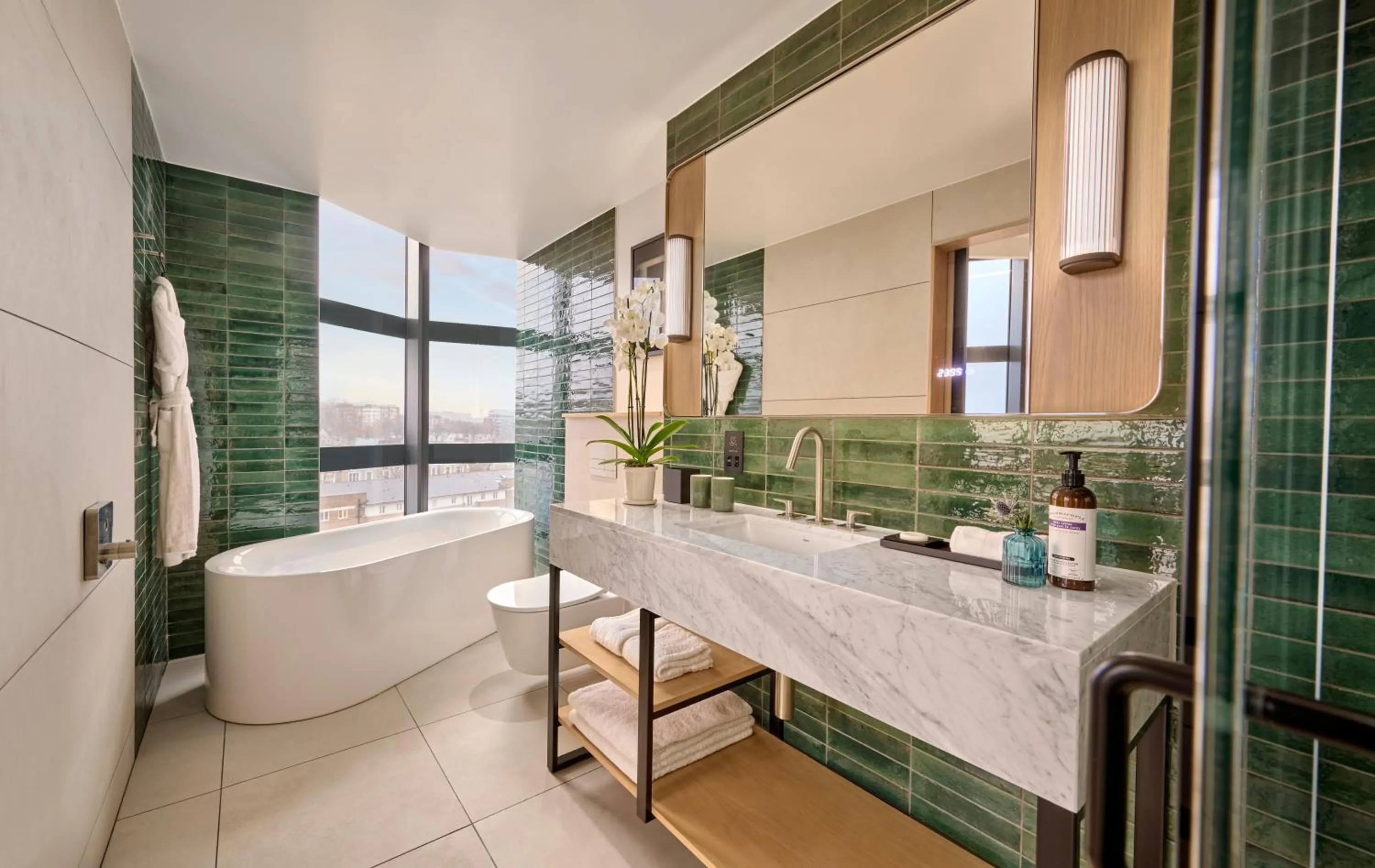 Shower in Hyatt Regency London Olympia