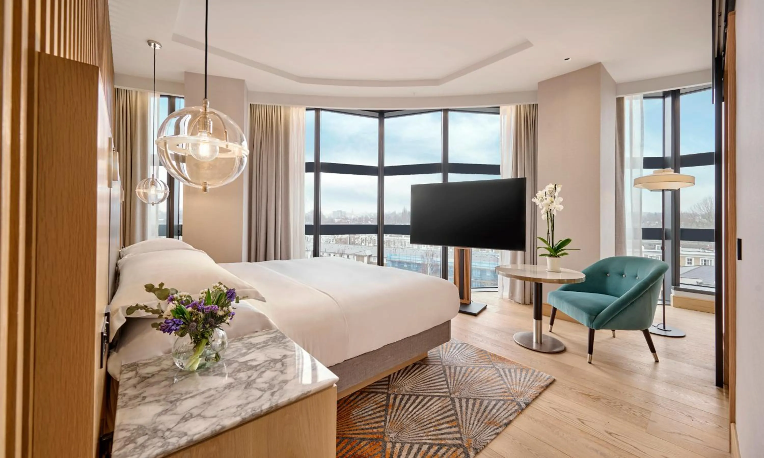 Bed in Hyatt Regency London Olympia