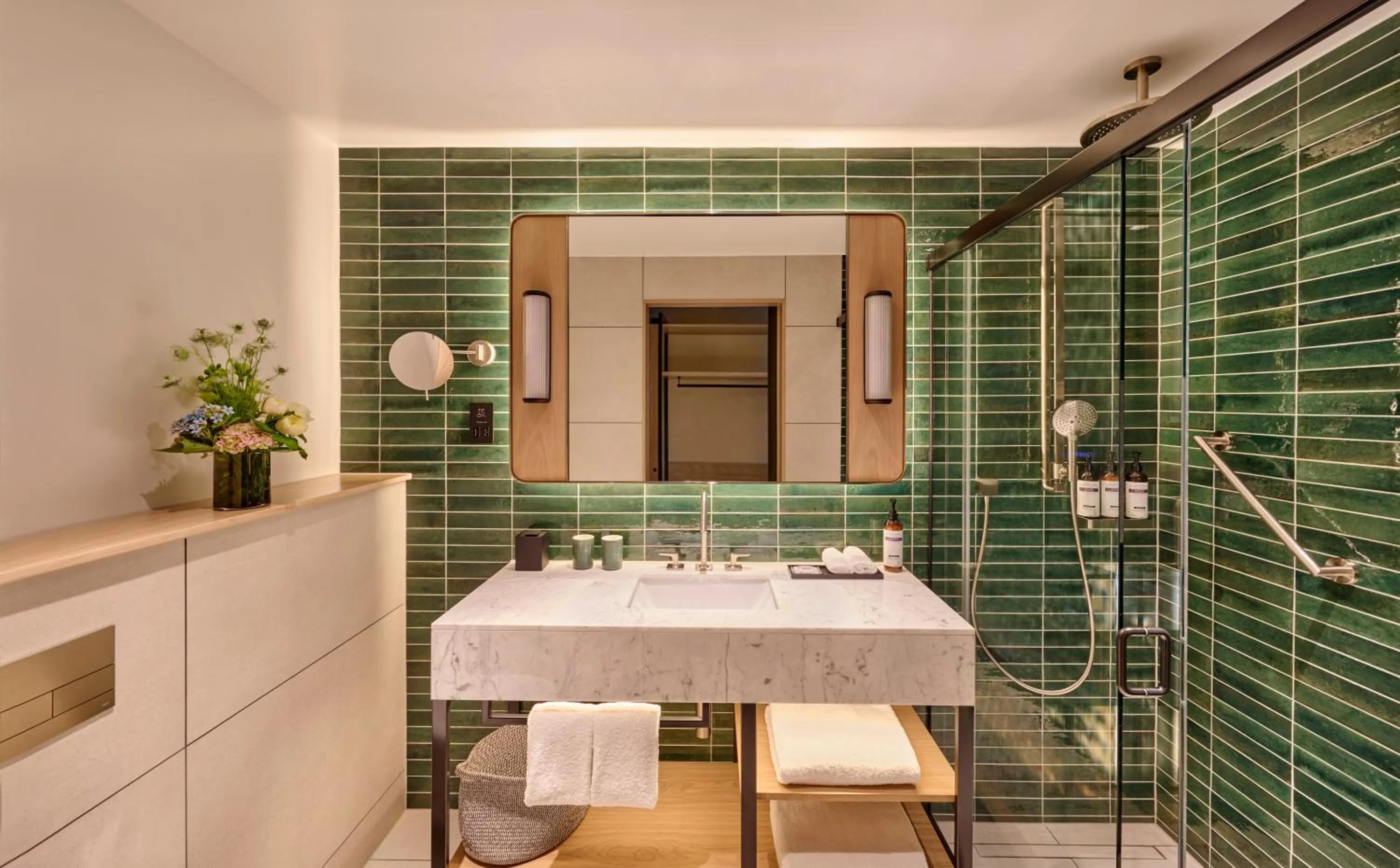 Shower in Hyatt Regency London Olympia