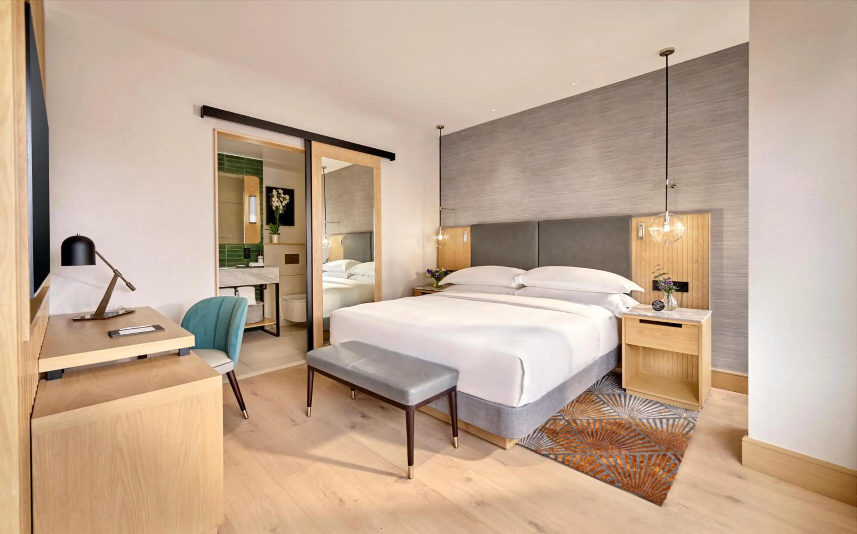 Bedroom, Bed in Hyatt Regency London Olympia