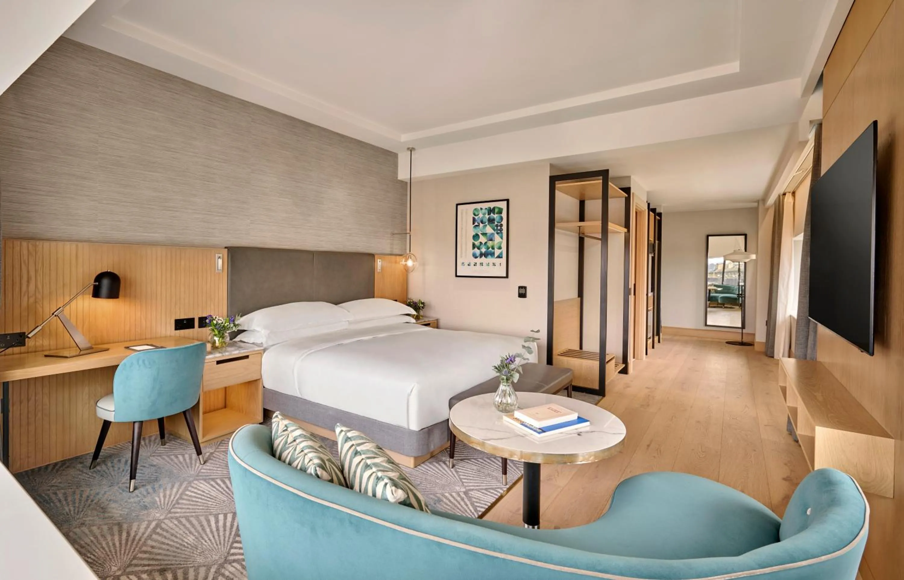 Photo of the whole room, Bed in Hyatt Regency London Olympia