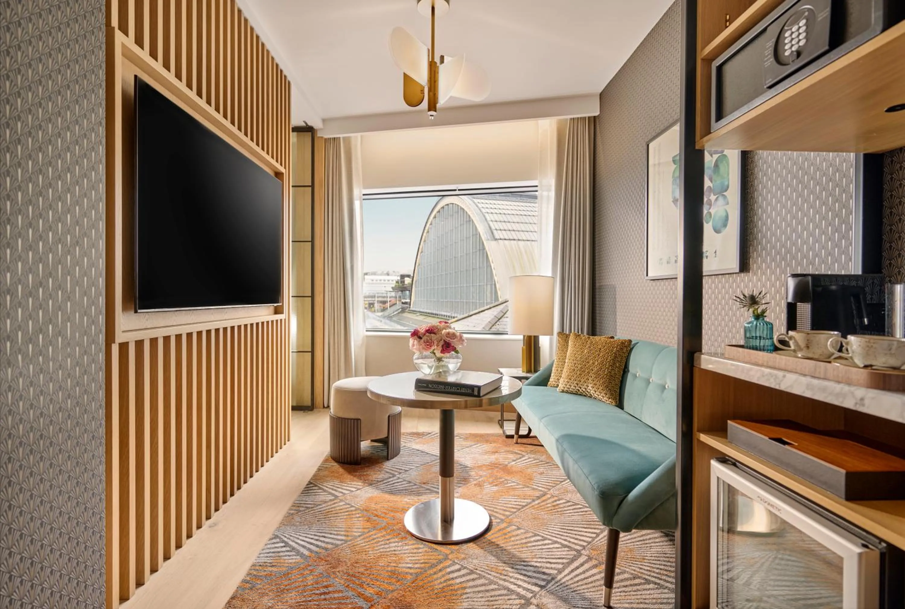 TV and multimedia in Hyatt Regency London Olympia