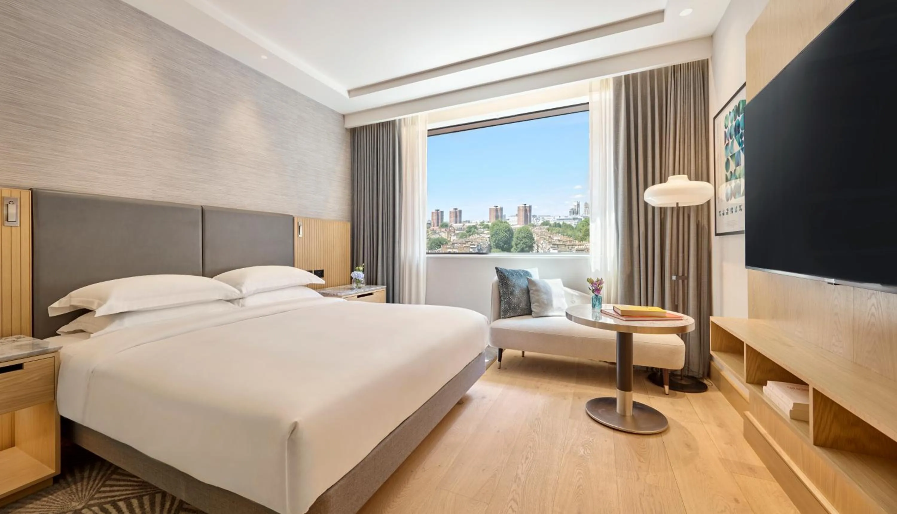 Photo of the whole room, Bed in Hyatt Regency London Olympia