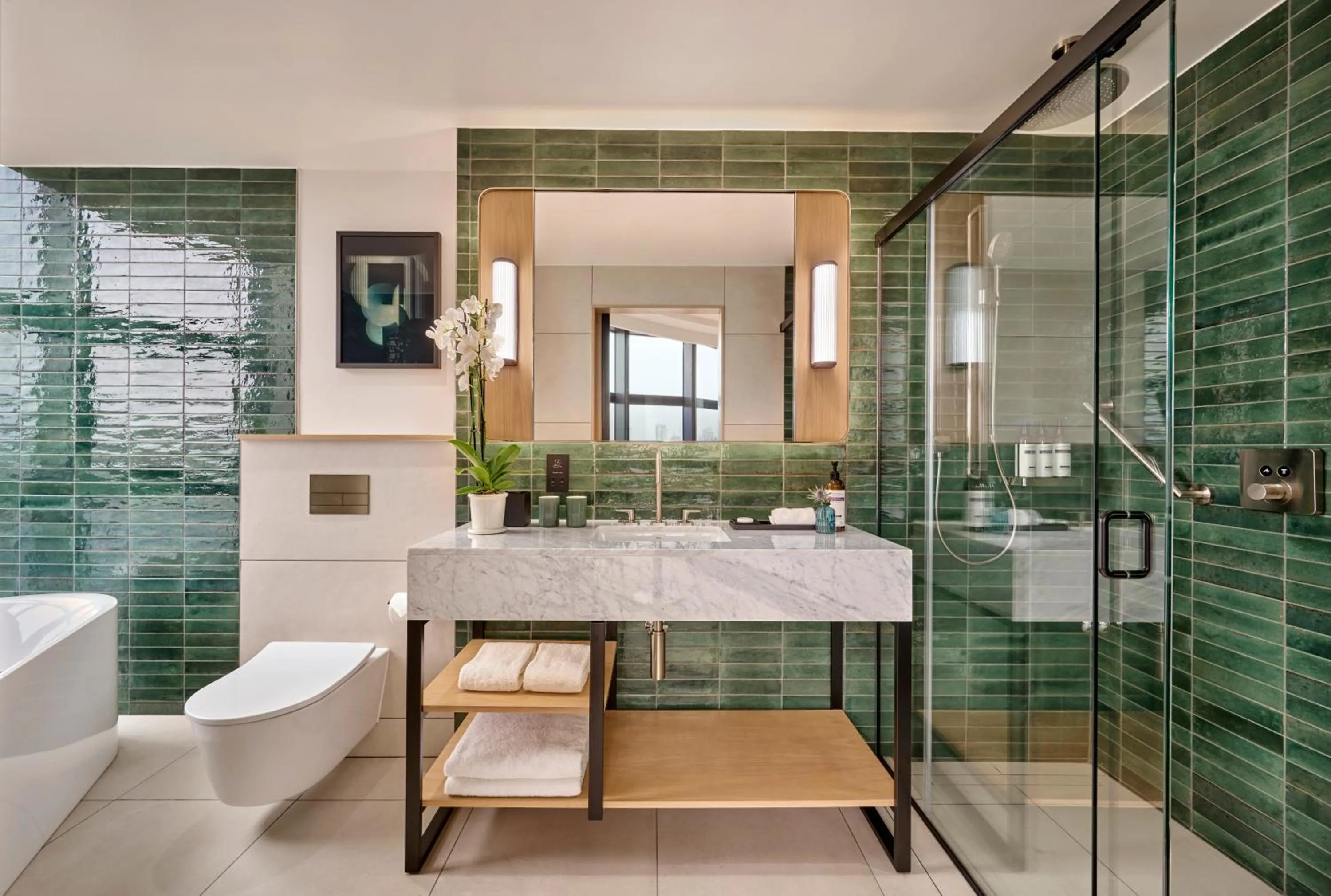 Shower in Hyatt Regency London Olympia