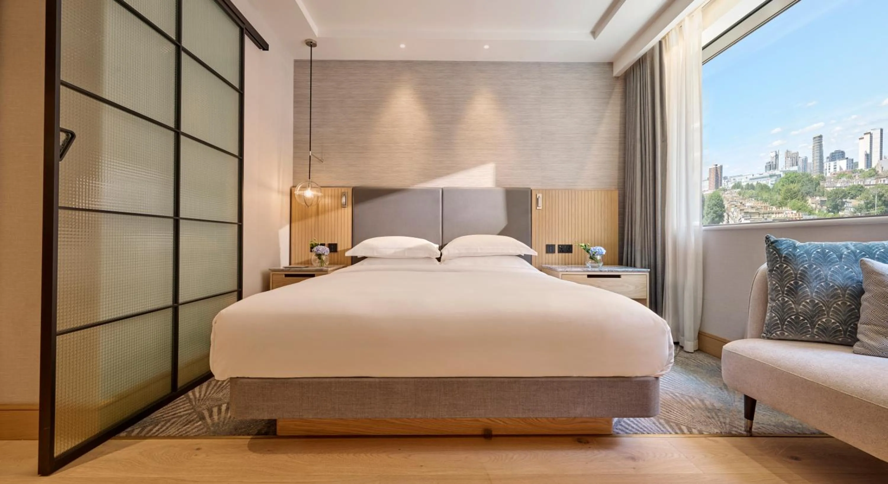 Bed in Hyatt Regency London Olympia