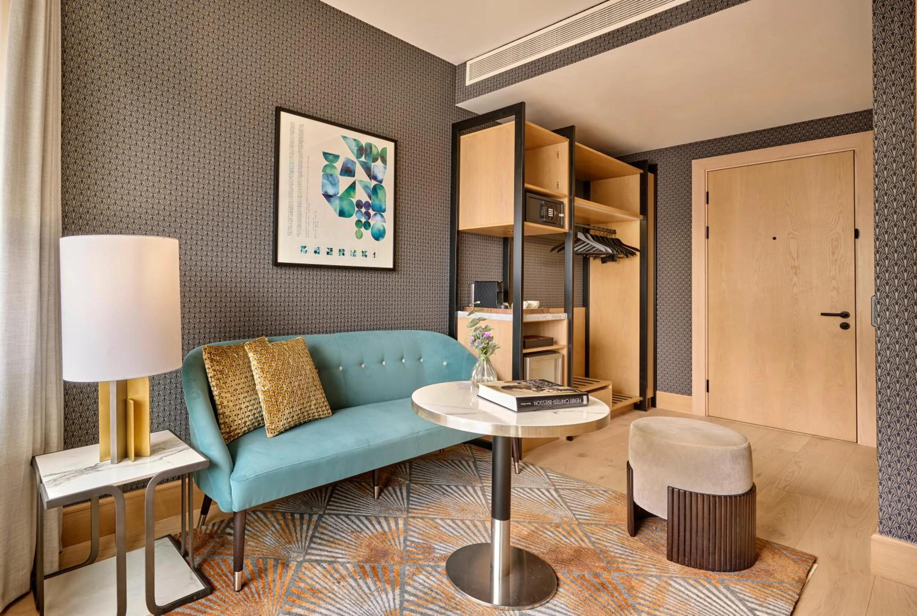 Living room in Hyatt Regency London Olympia