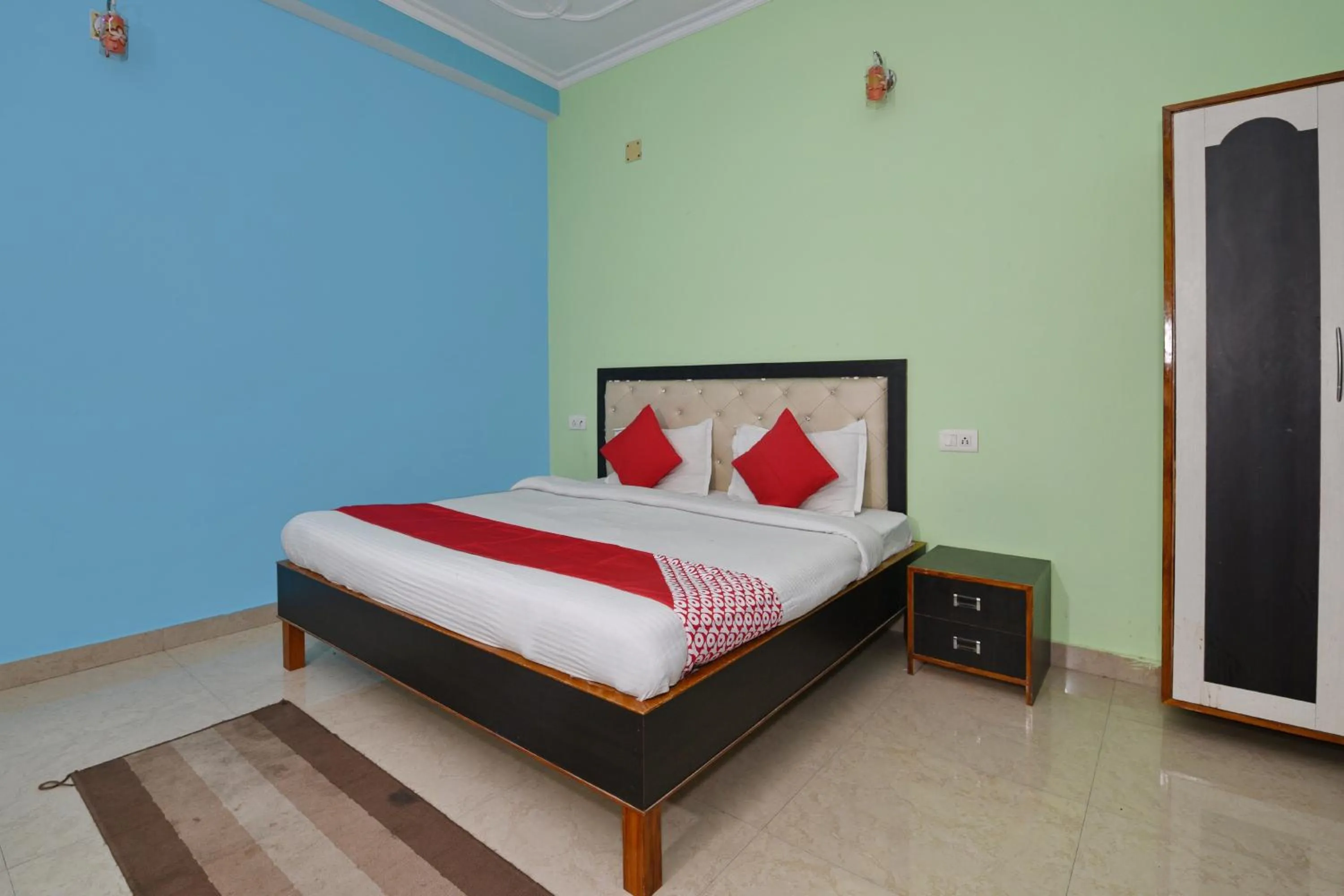 Bedroom, Bed in Hotel O Chaitanya Inn