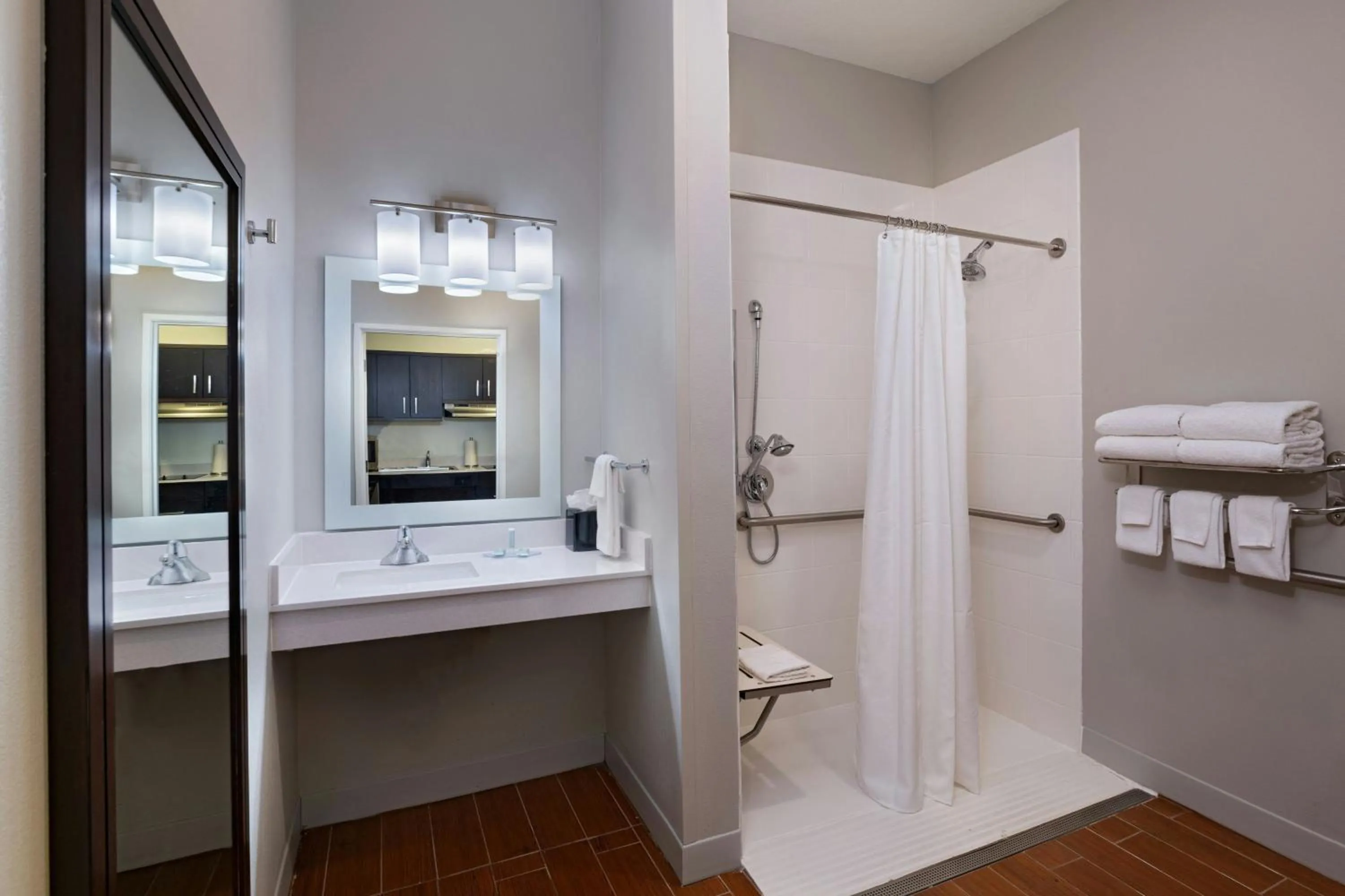 Bathroom in TownePlace Suites by Marriott Ames