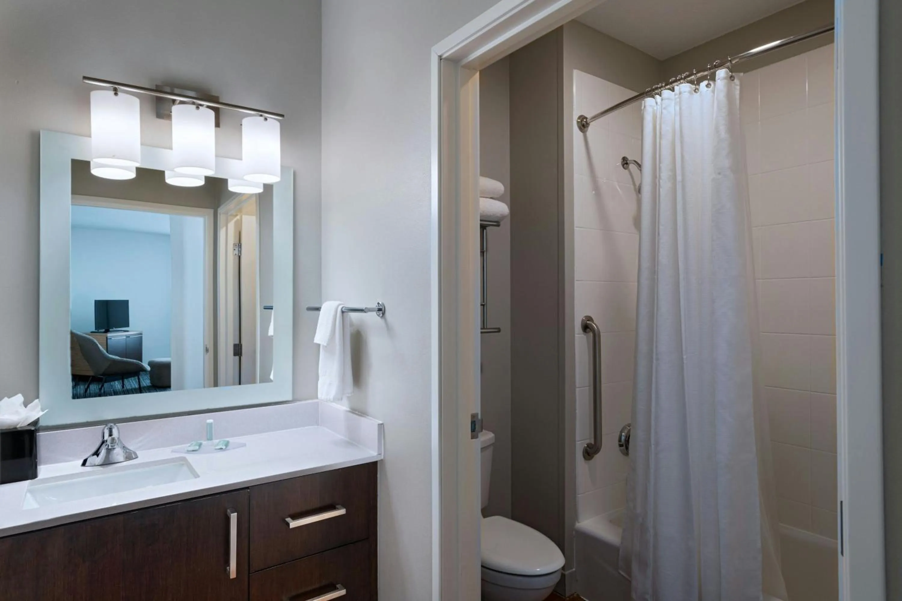 Bathroom in TownePlace Suites by Marriott Ames