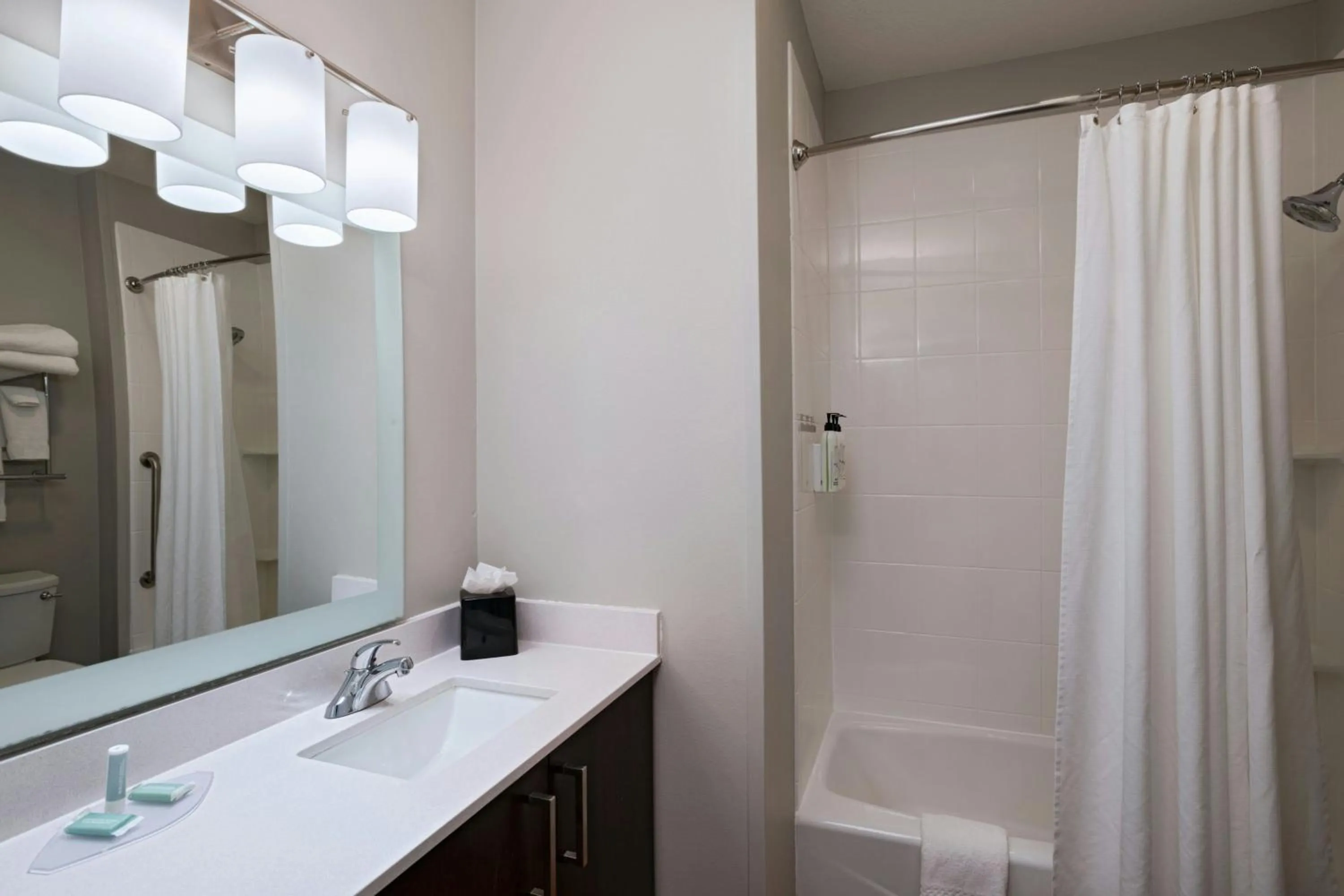Bathroom in TownePlace Suites by Marriott Ames