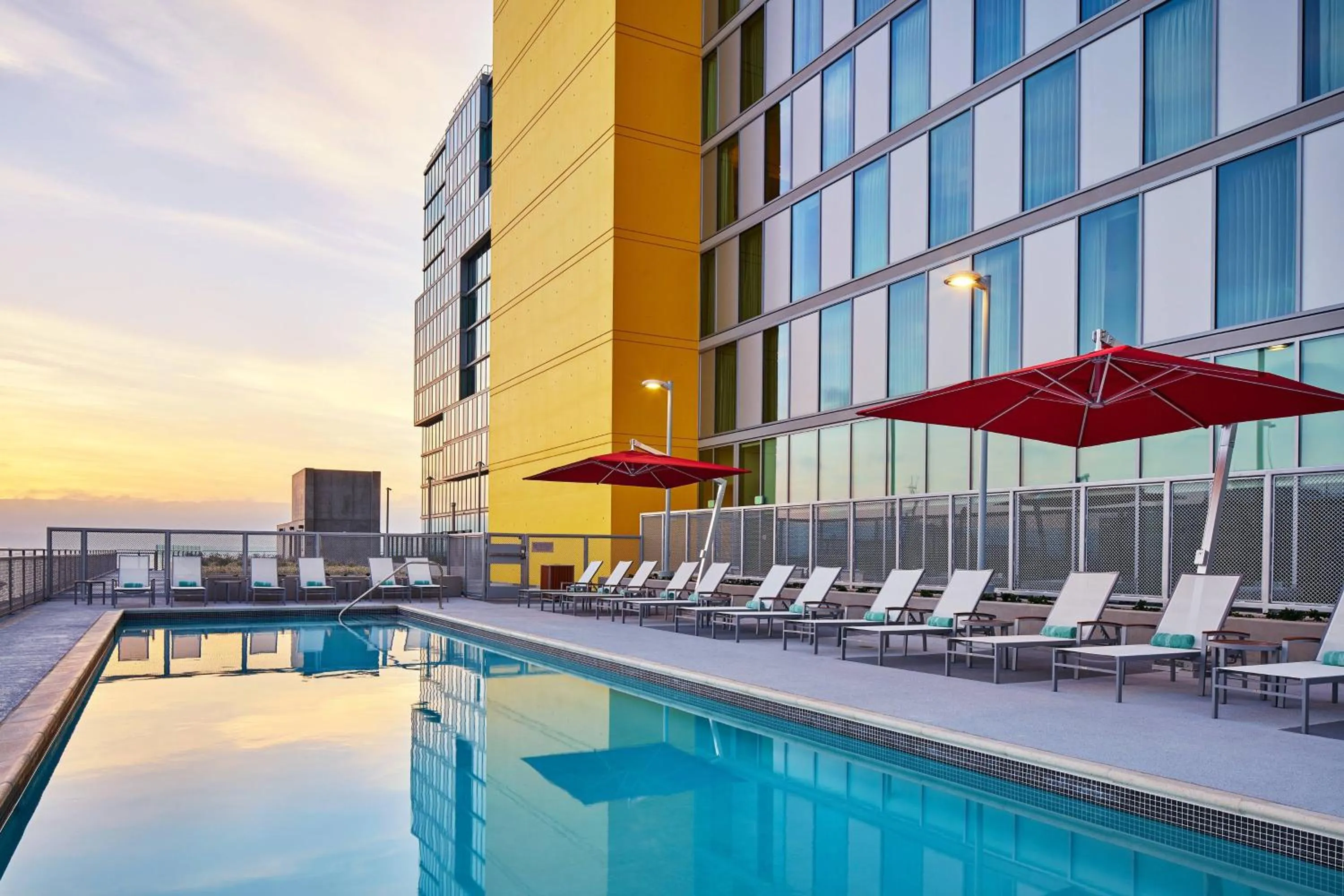 Swimming pool in SpringHill Suites by Marriott San Diego Downtown/Bayfront