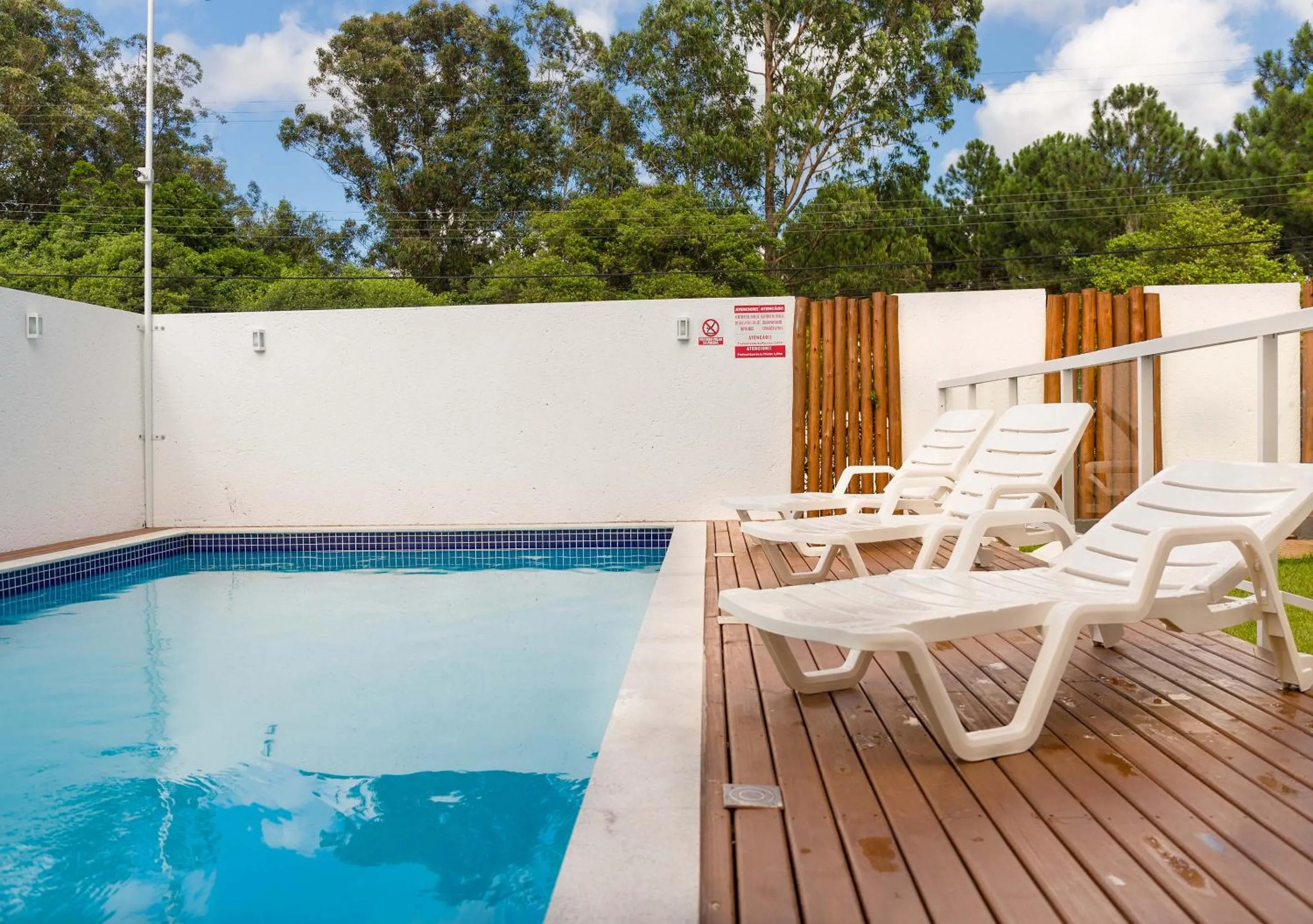 Swimming pool in Pousada Maiken