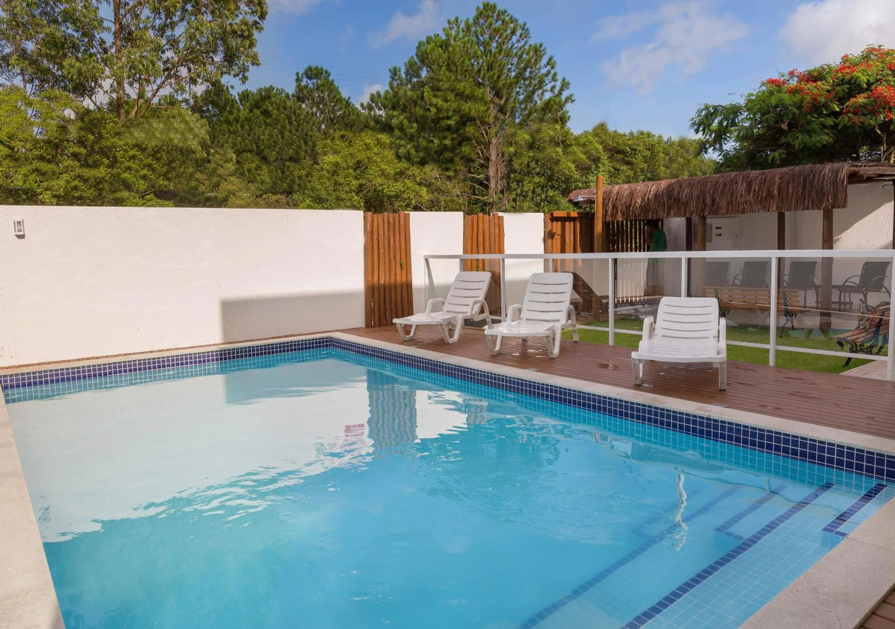 Swimming pool in Pousada Maiken